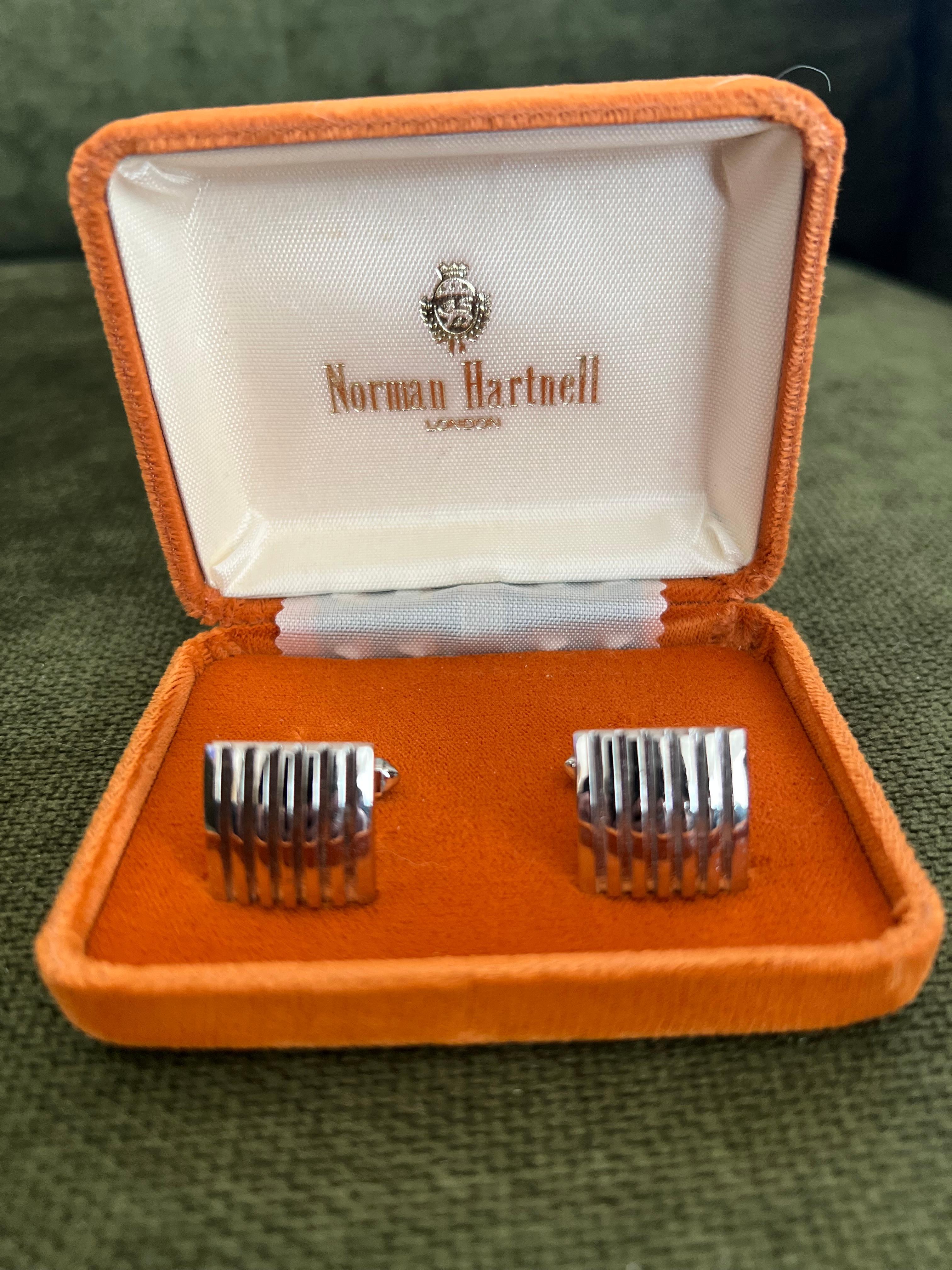 Sir Norman Hartnell Vintage versilbert Manschettenknöpfe in Original Samt Fall im Angebot 4