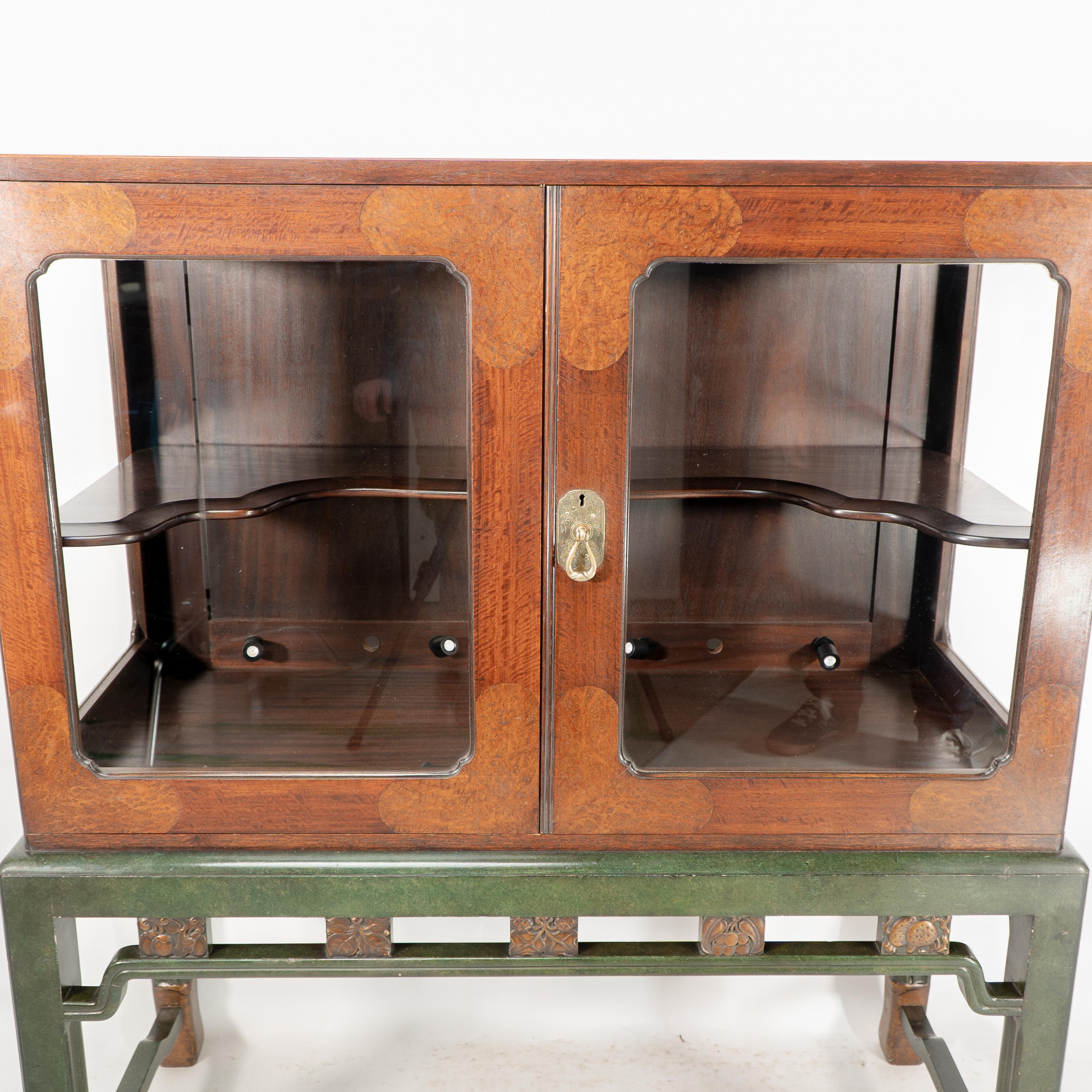 Anglo-Japanese Sir Robert Lorimer attr. Whytock & Reid Edinburgh Anglo-Chinese display cabinet For Sale