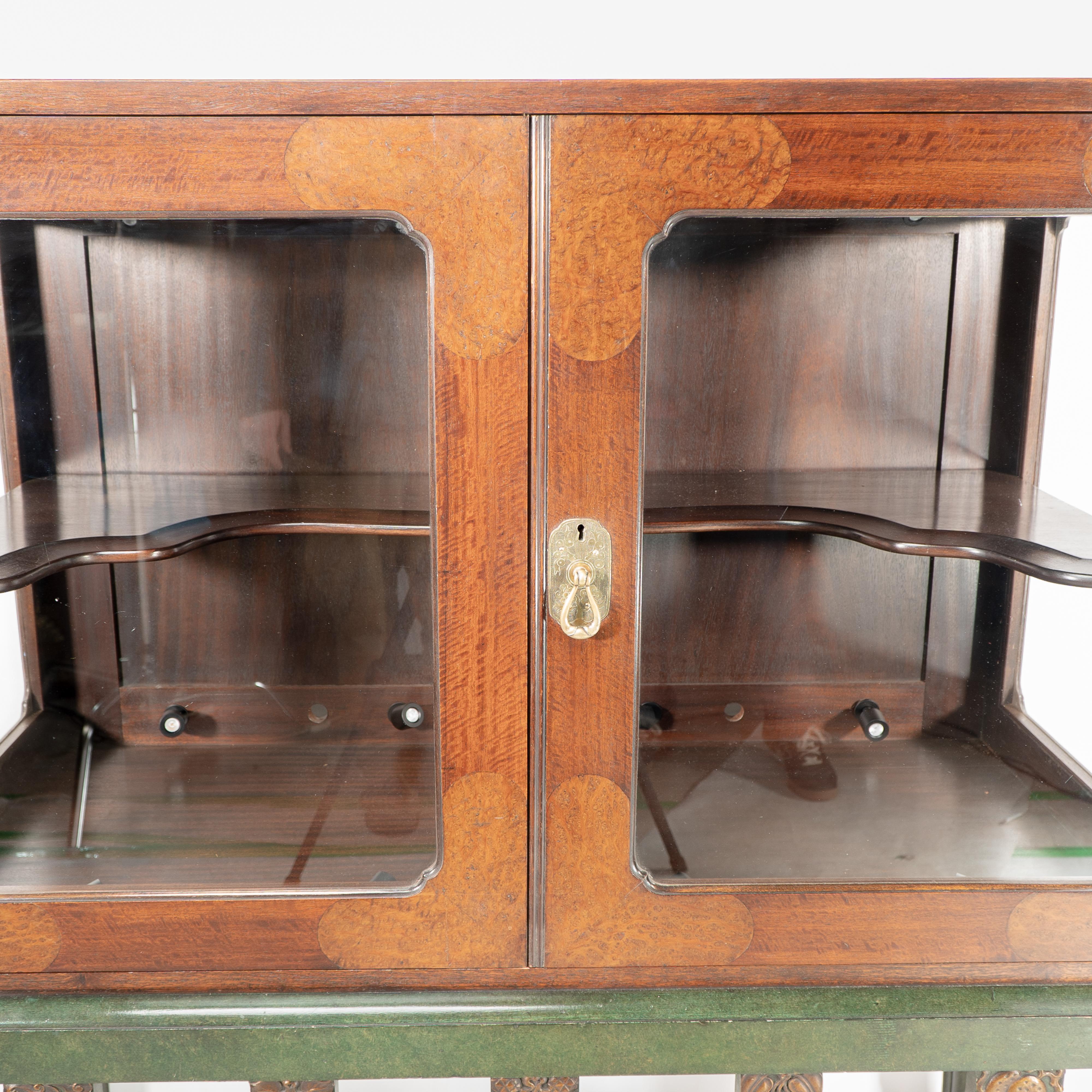 Sir Robert Lorimer attr. Whytock & Reid Edinburgh Anglo-Chinese display cabinet In Good Condition For Sale In London, GB