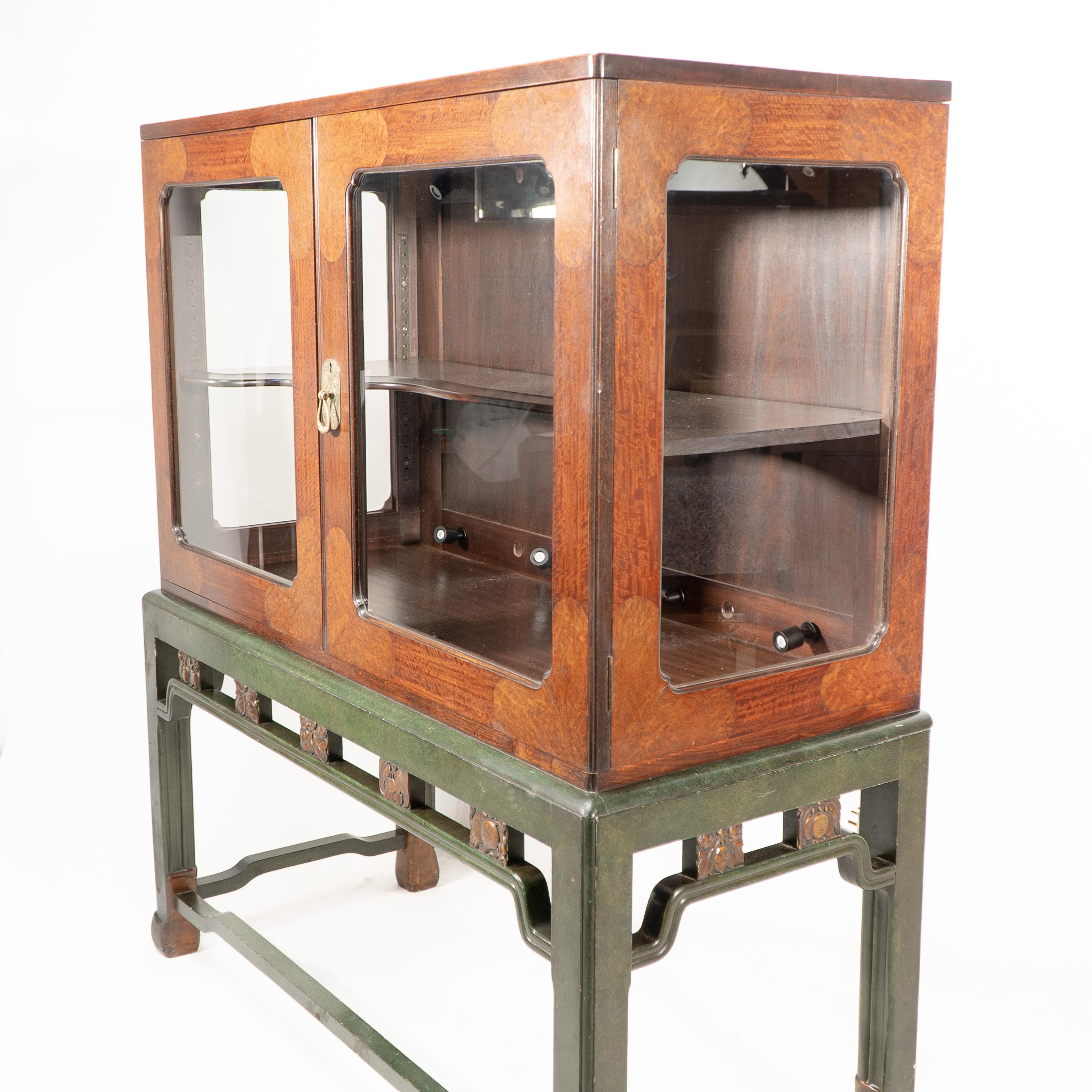 Sir Robert Lorimer attr. Whytock & Reid Edinburgh Anglo-Chinese display cabinet For Sale 1