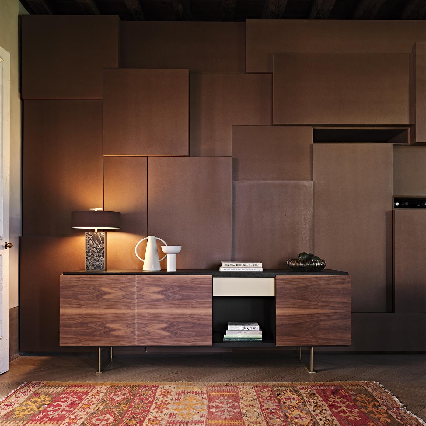 Sira Anrichte aus Esche und Canaletto-Nussbaum mit Moka-Finish von Black Tie (Italienisch) im Angebot