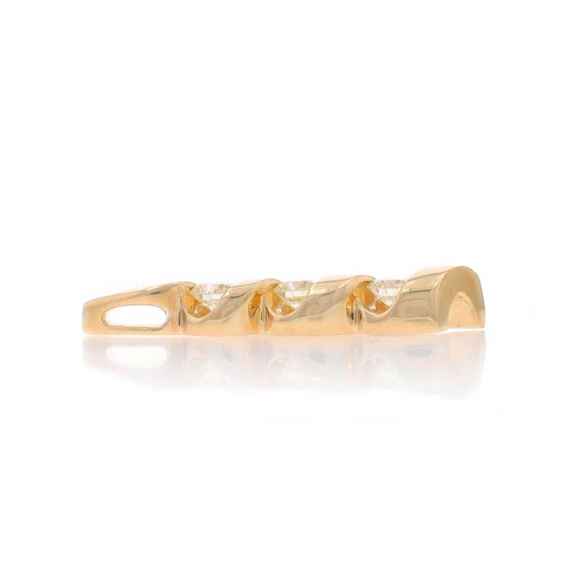 Taglio rotondo Ciondolo Sirena Collection Diamond Three-Stone Journey - Oro giallo 14k Rd 1/2ctw in vendita