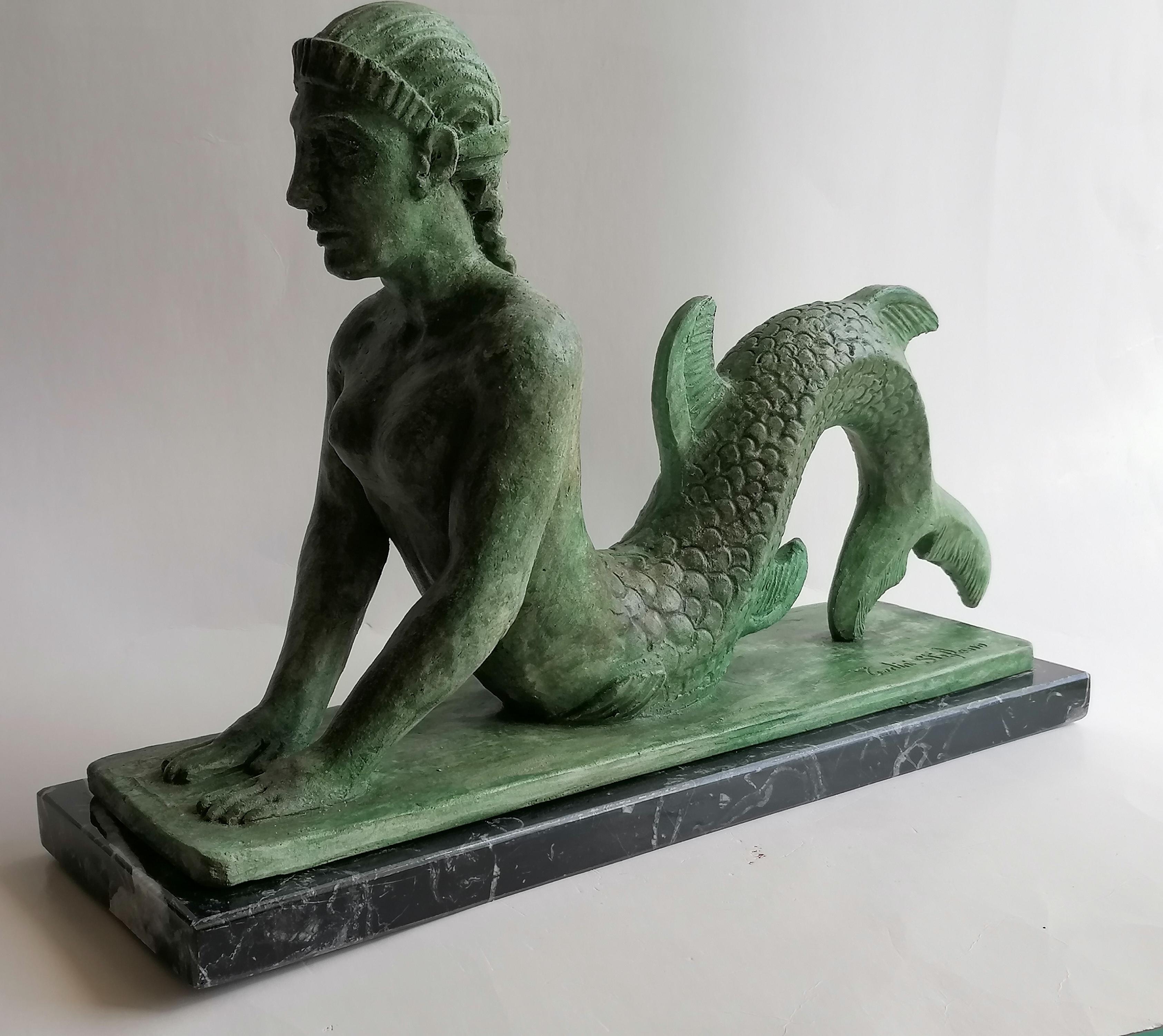 Sirena etrusca, sirena arcaica, escultura de sirena, escultura etrusca, sirena arcaica, sirena de cerámica, sirena de bronce
Sirena etrusca arcaica modelada a mano en cerámica patinada en bronce y colocada sobre una base de mármol negro de