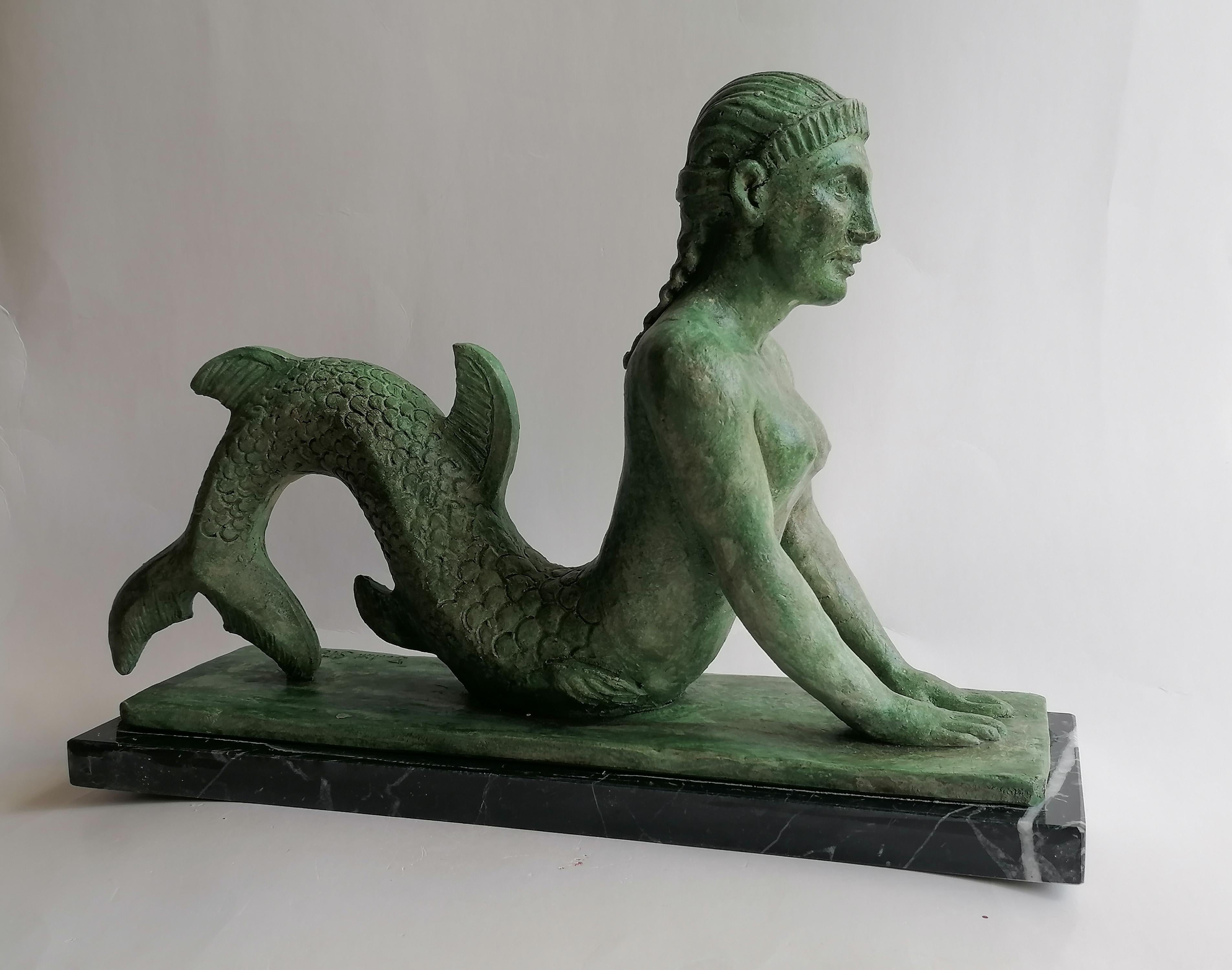 Sirena etrusca sobre cerámica refractaria bronceada - hecha a mano en Italia Europeo en venta