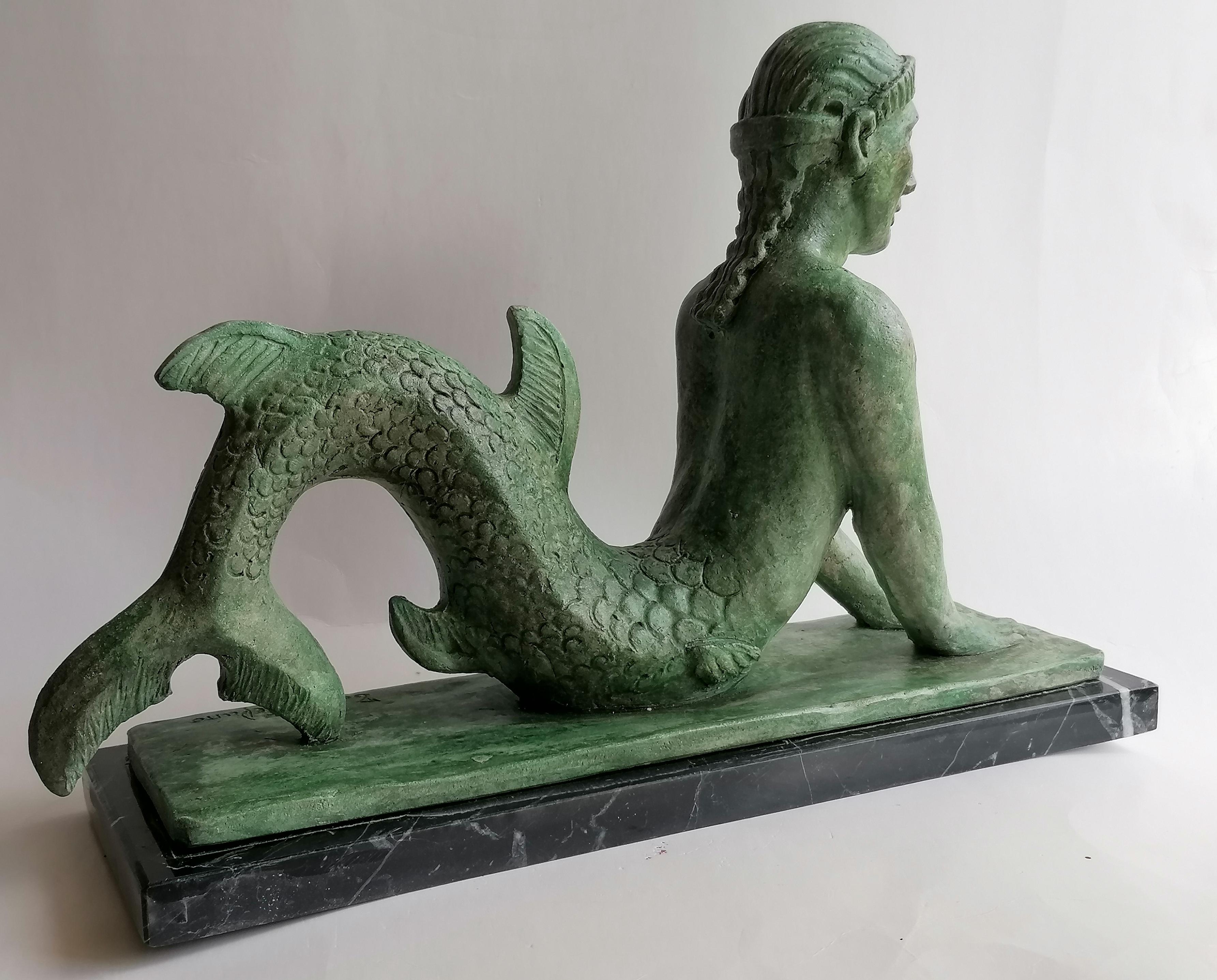 Sirena etrusca sobre cerámica refractaria bronceada - hecha a mano en Italia en Excelente estado para la venta en Tarquinia, IT