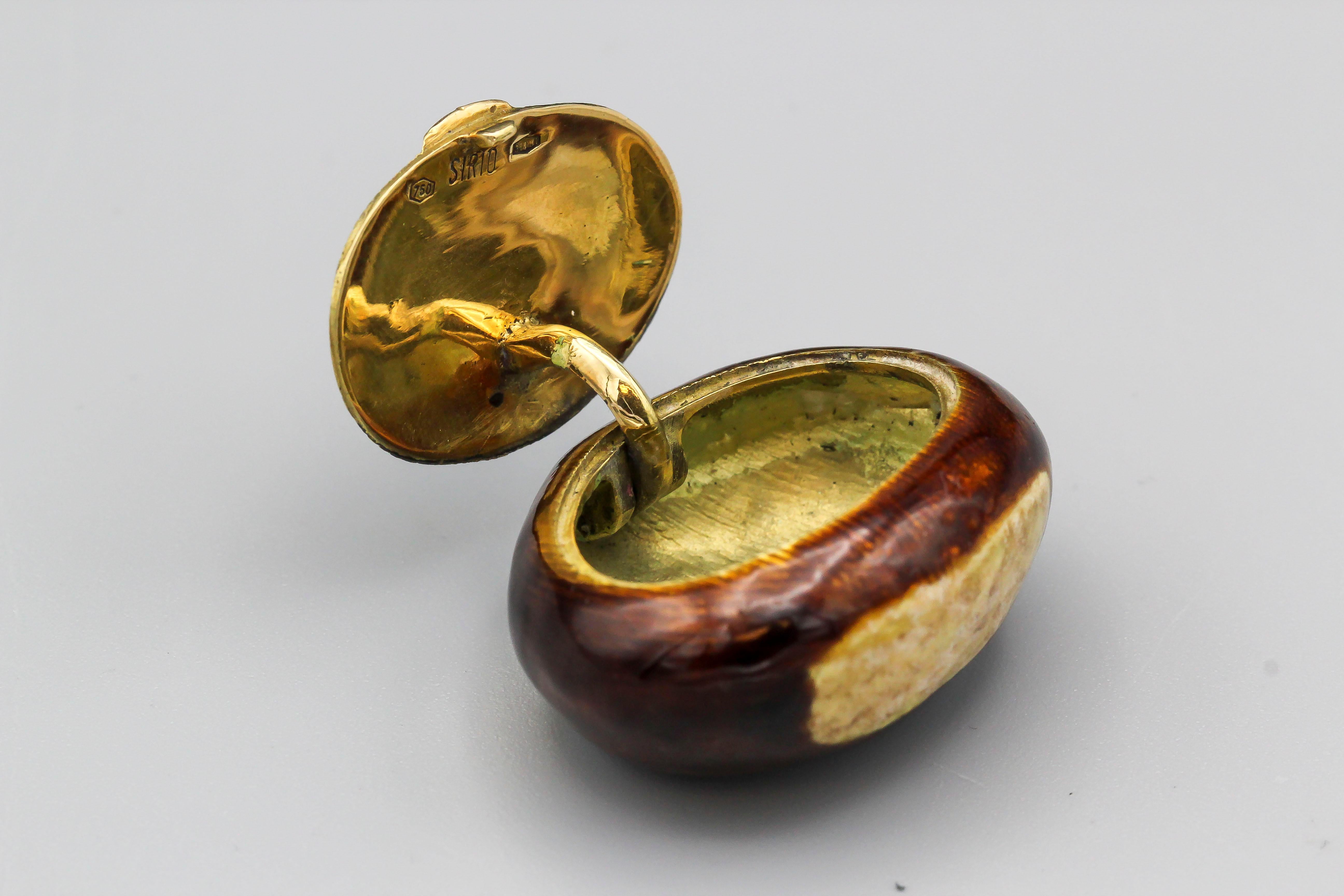 Very fine pill box in likeness of a chestnut, made in Italy circa 1940-50s.  Made in 18K yellow gold and with different shades of enamel, very lifelike. Beautiful piece with stunning workmanship and attention to detail, sure to start a