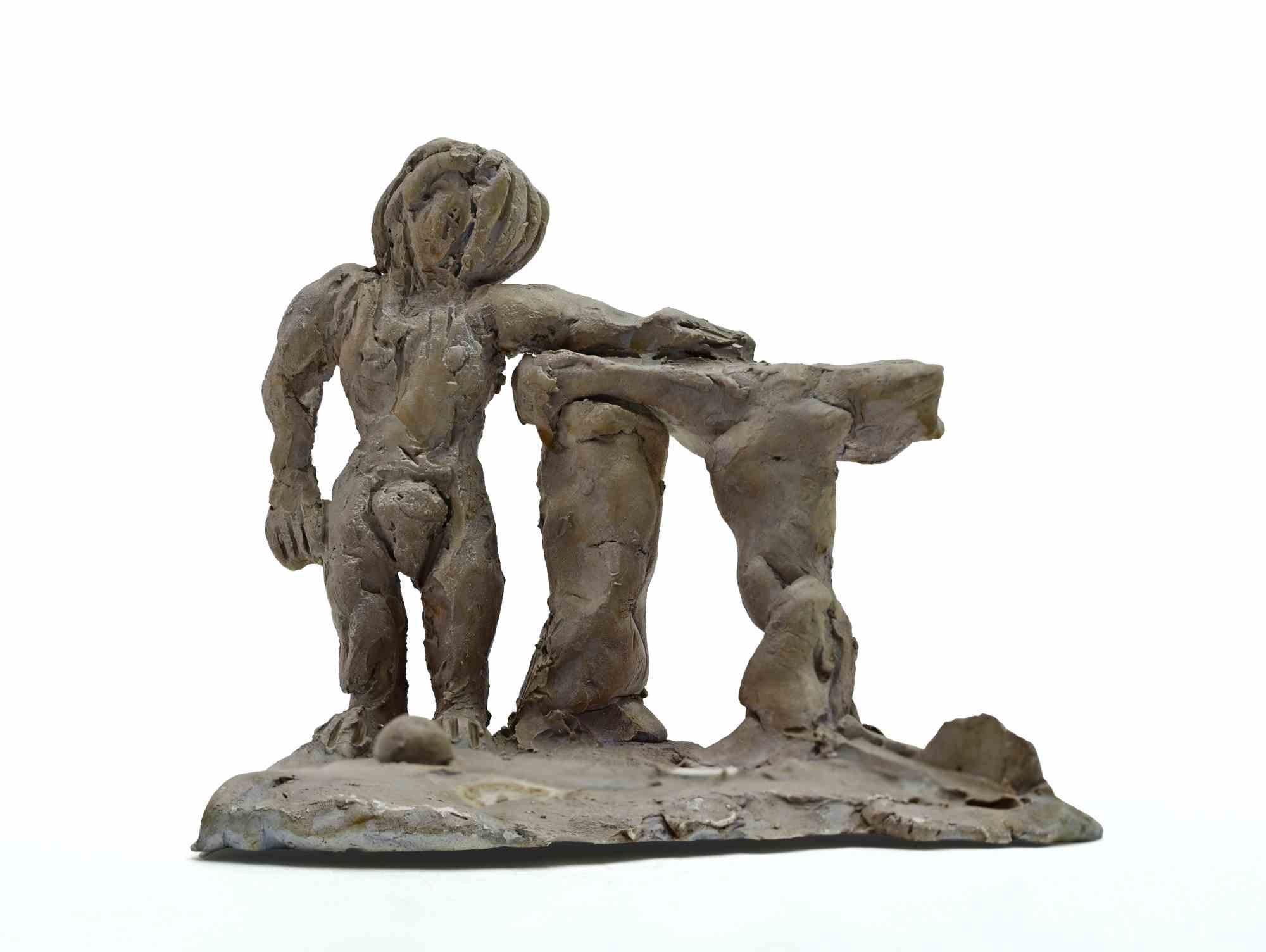 Sculpture en terre cuite peinte réalisée par Sirio Pellegrini dans les années 1960.

Bon état.

Sirio Pellegrini, né à Rome le 1er mars 1922, d'origine abruzzaise (Capestrano), a passé ses années d'enfance à Rome, au cœur de la vieille ville,