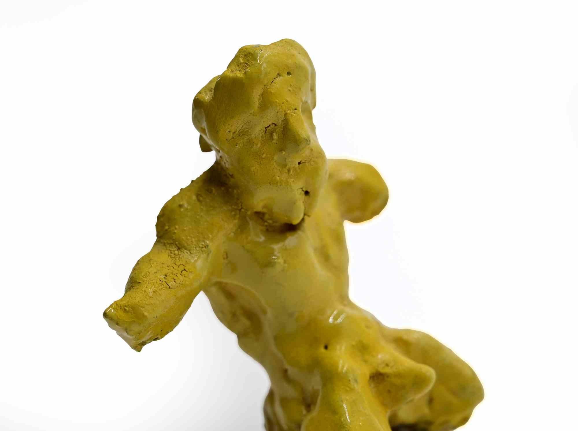 Figure en jaune - Sculpture de Sirio Pellegrini - années 1960 en vente 2
