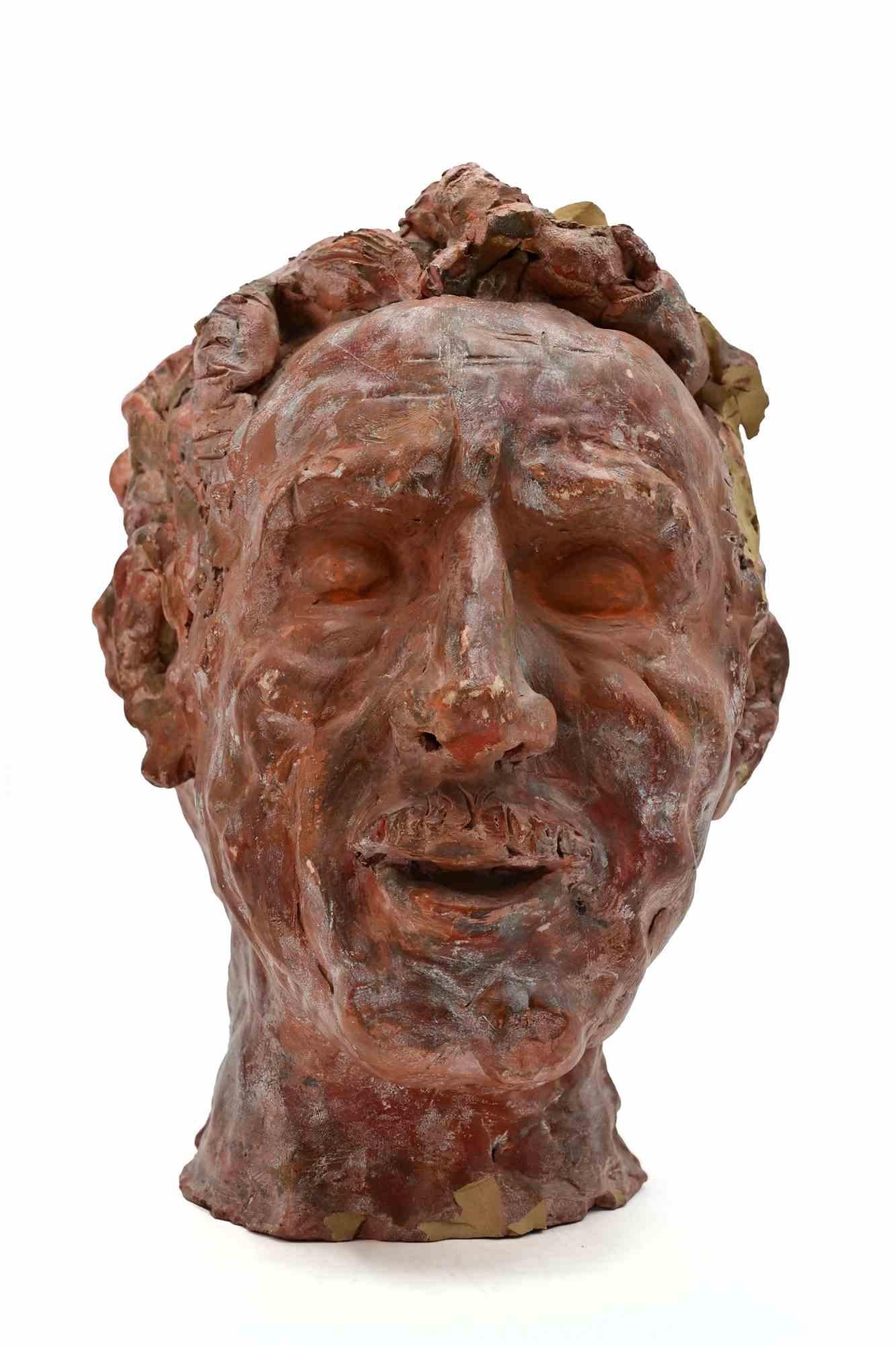 Sculture en terre cuite peinte réalisée par Sirio Pellegrini dans les années 1960.

Bon état.

Sirio Pellegrini, né à Rome le 1er mars 1922, d'origine abruzzaise (Capestrano), a passé ses années d'enfance à Rome, au cœur de la vieille ville,