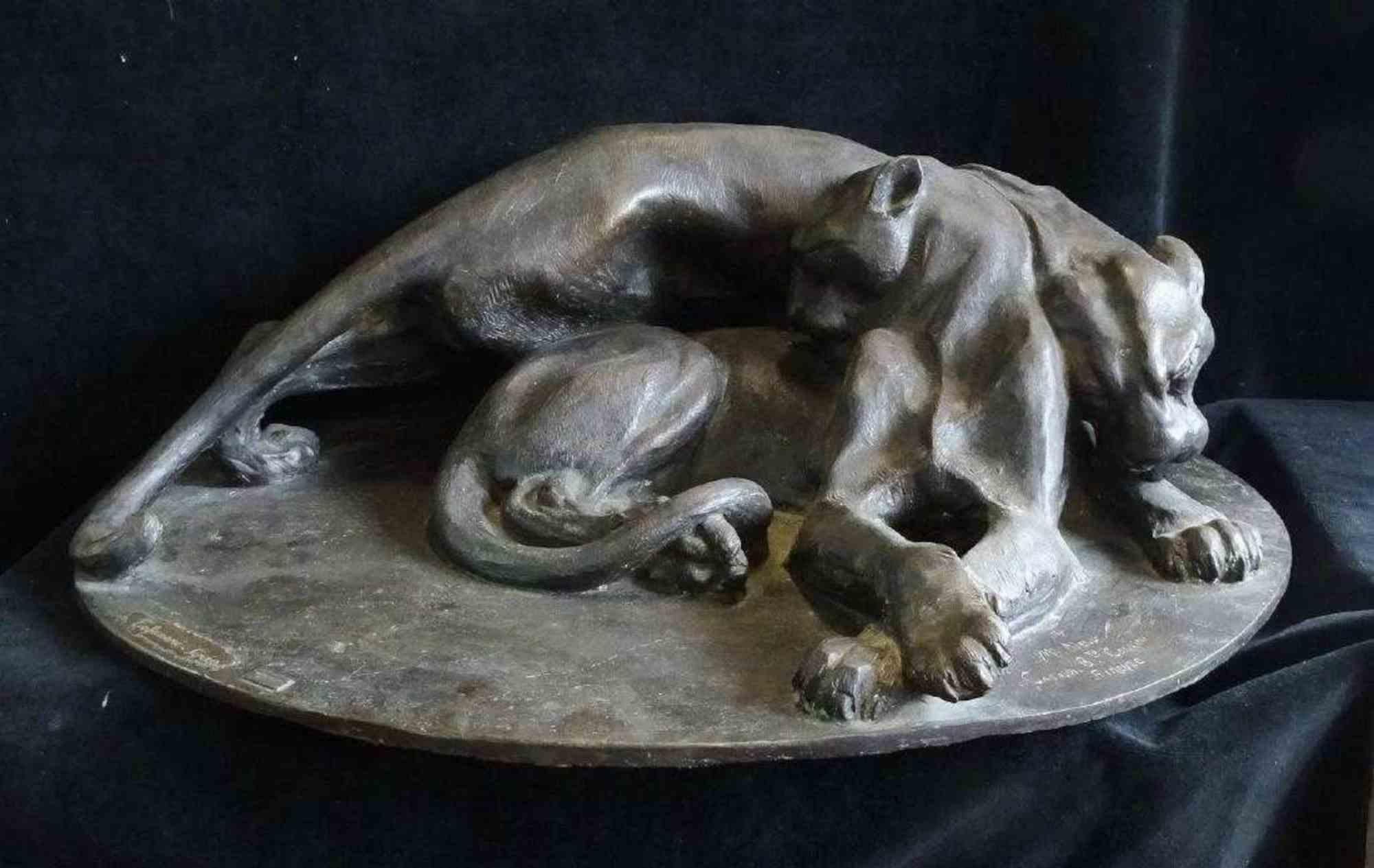 La Carezza (The Caress) - Sculpture by Sirio Tofanari - 1910