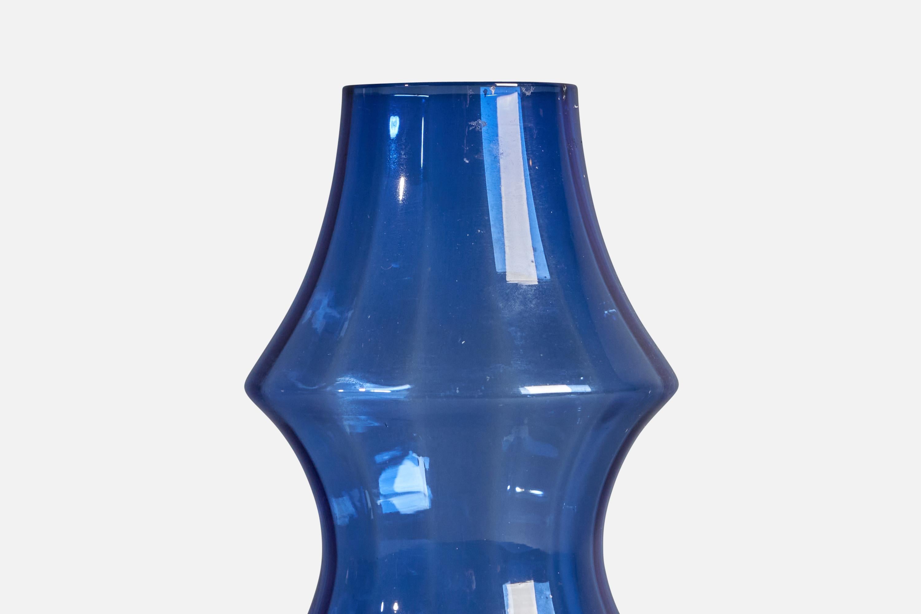 Mid-Century Modern Sirkku Kumela, Vase, Glass, Finland, 1960s For Sale