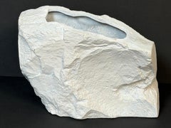 Vaso scultoreo in resina sintetica Sirmos, USA, anni '70