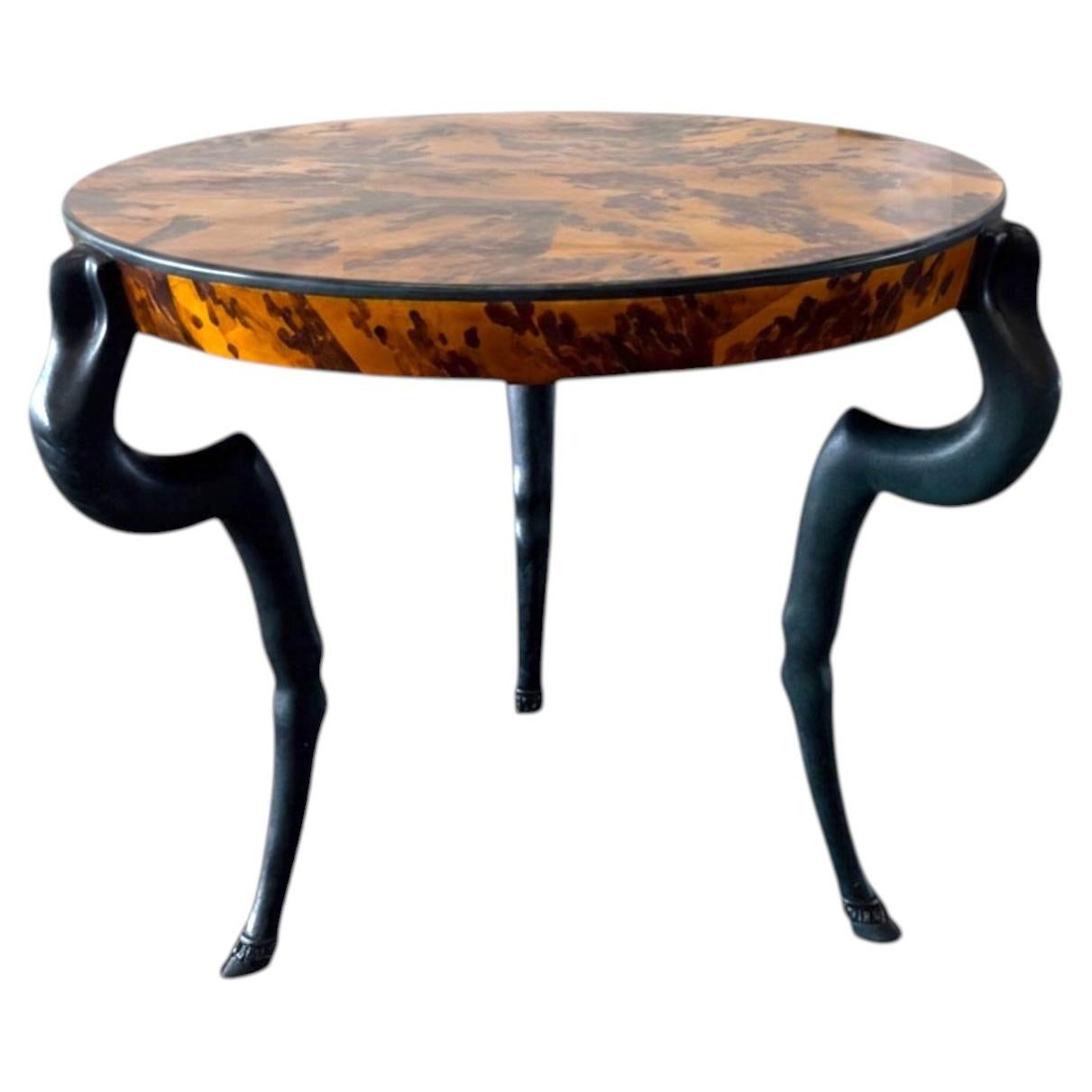 Table centrale sculpturale Sirmos à pattes de chèvre et finition en fausse tortue, années 1970