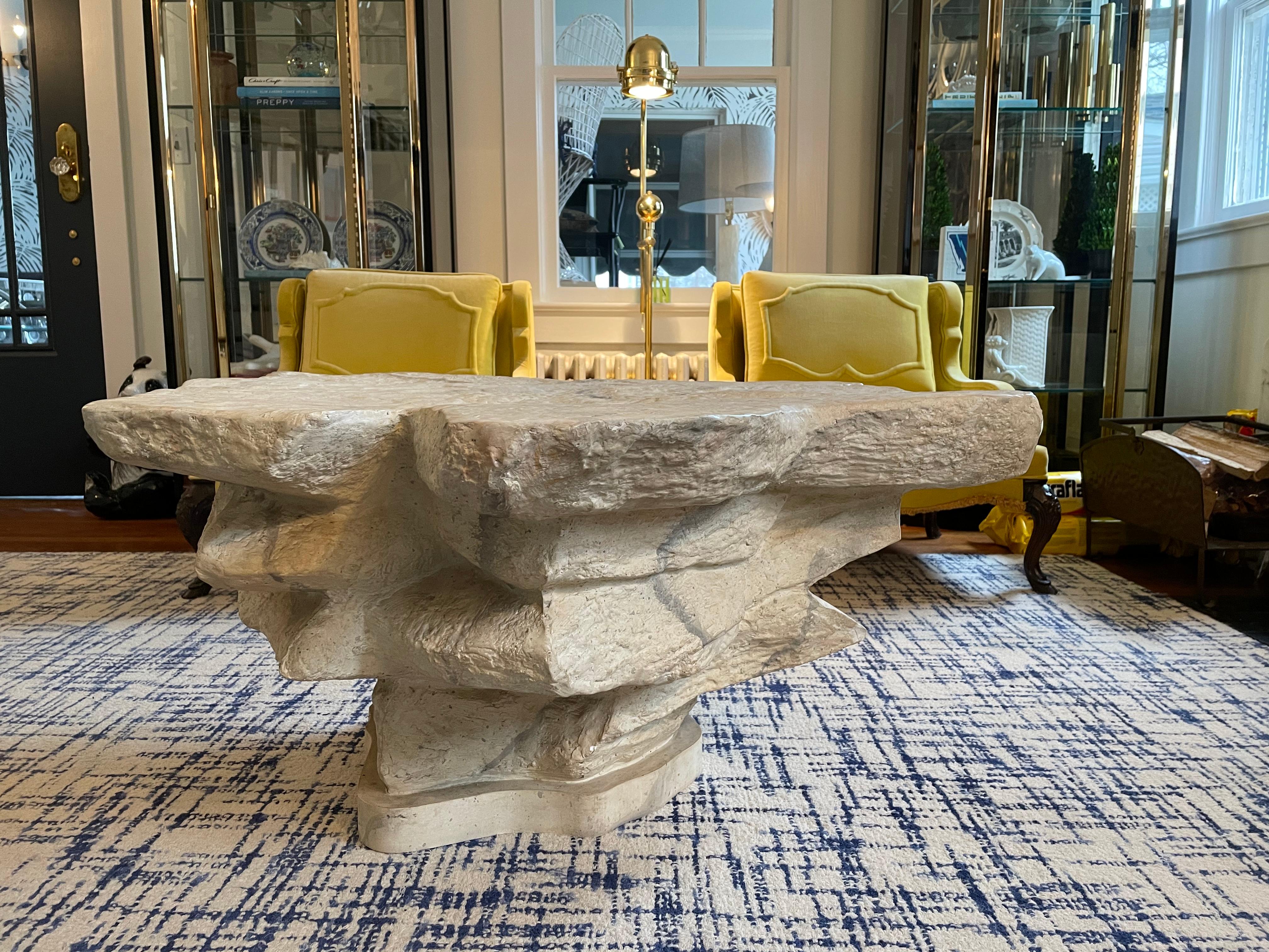 Plâtre Table basse en plâtre empilé en pierre de Sirmos, à la manière d'Emilio Terry en vente
