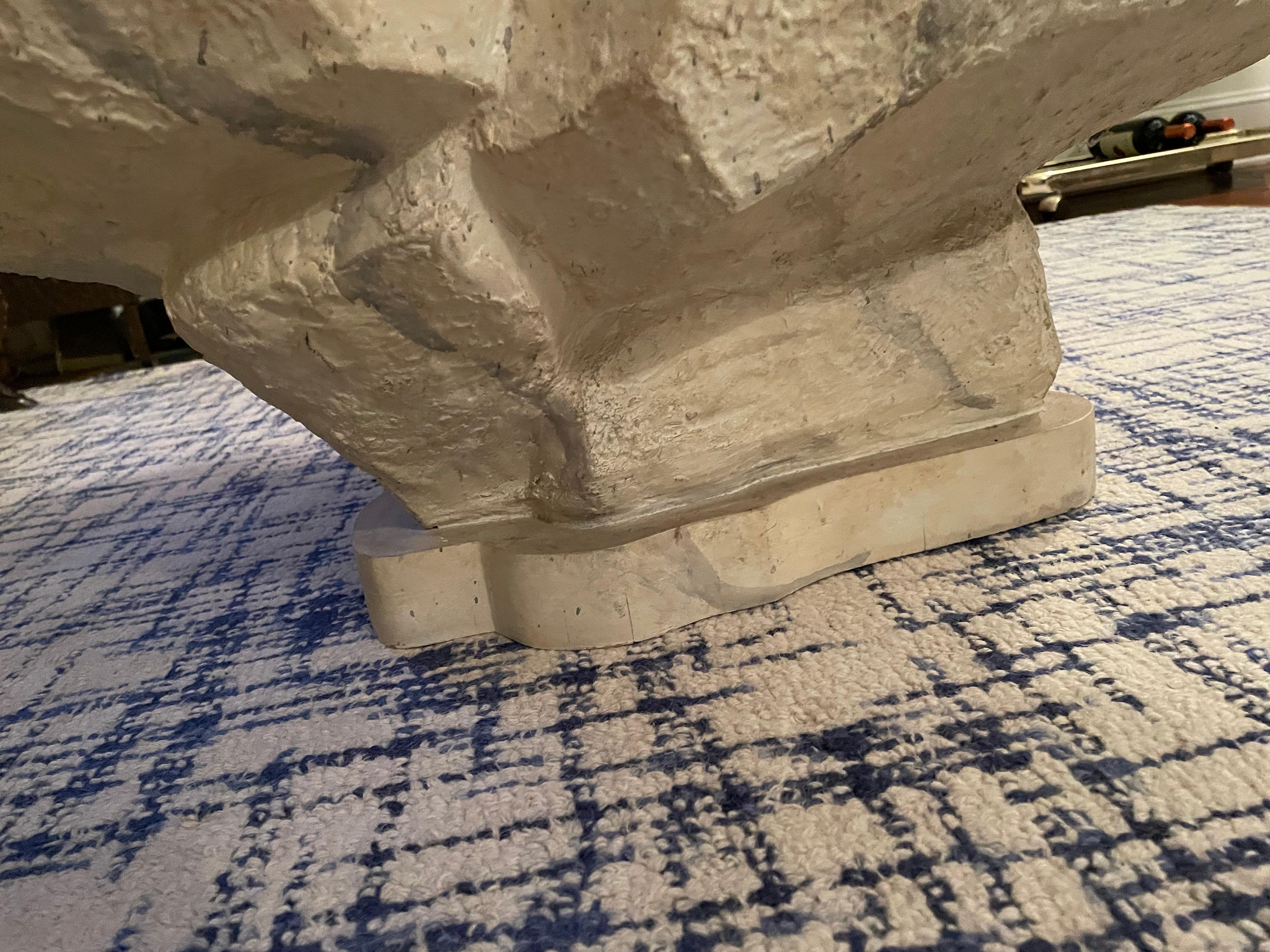 Plâtre Table basse en plâtre empilé en pierre de Sirmos, à la manière d'Emilio Terry en vente