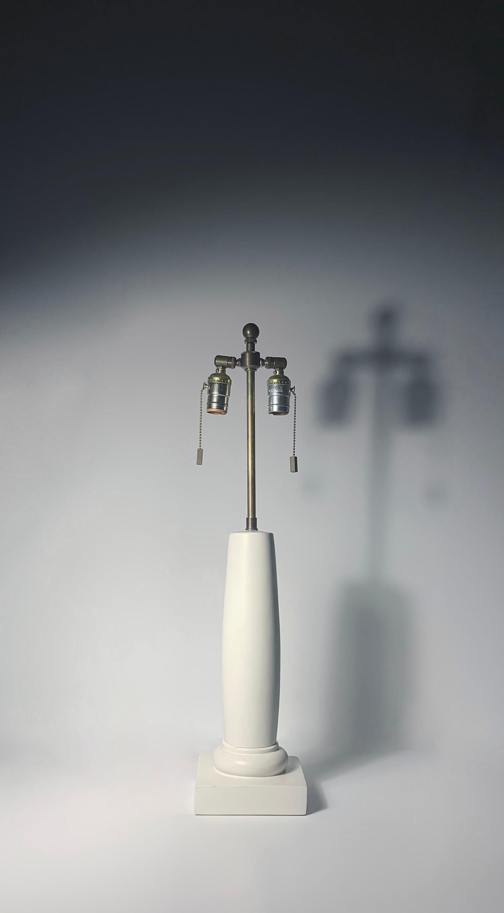 Américain Lampe de table Sirmos d'après Giacometti en vente