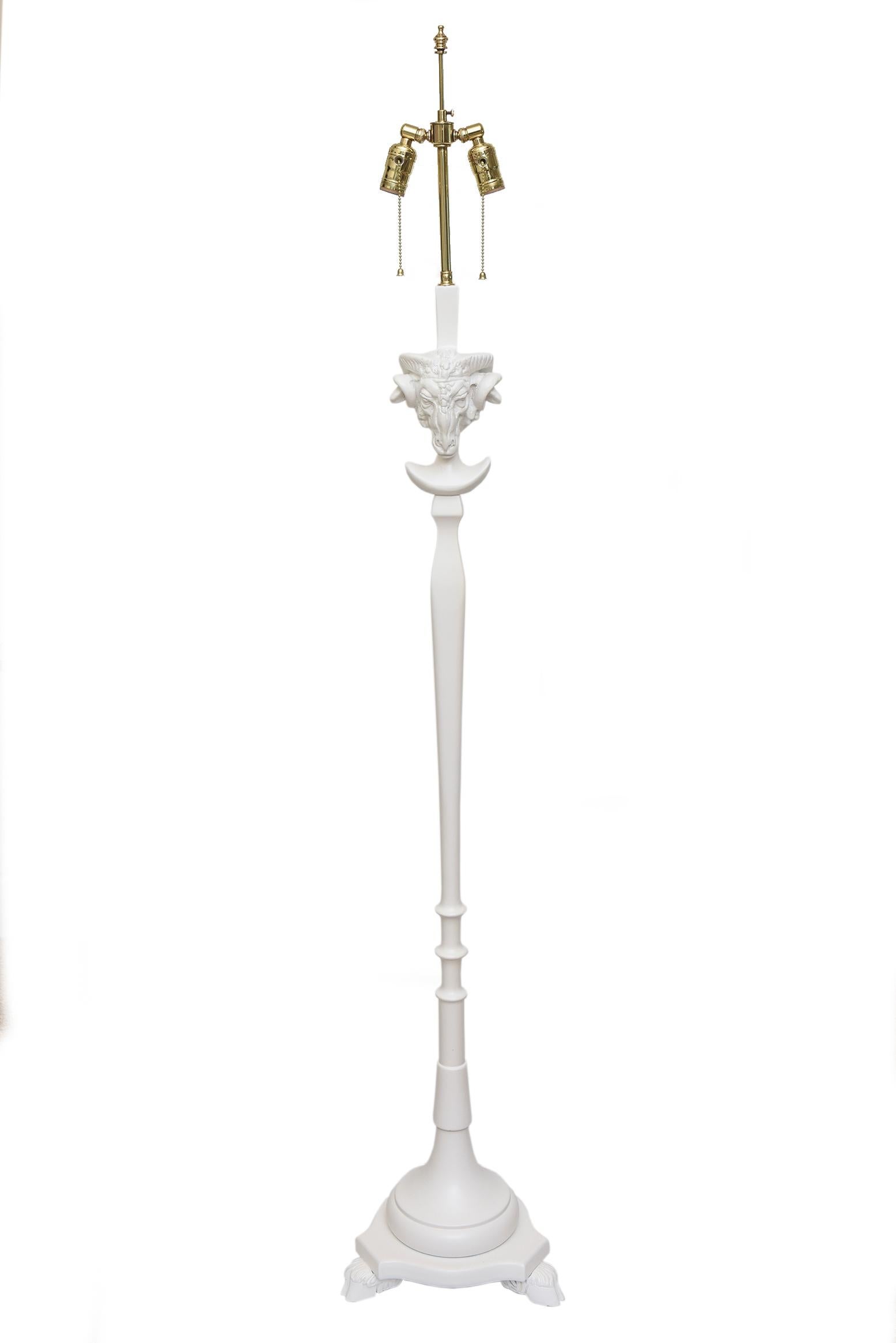 This single fully restored vintage Sirmos rams head floor lamp has been newly white semi satin painted over the wood. All of the original vintage brass fittings have all been meticulously polished and the lamps was rewired with a white cord. The
