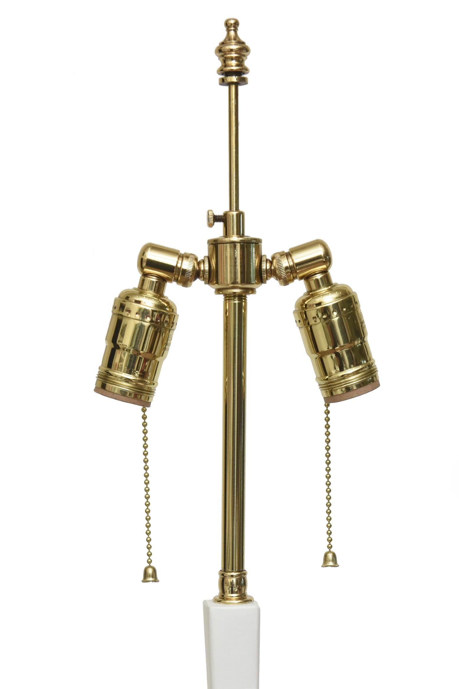Vintage Sirmos Wood Rams Head Floor Lamp with Tripod Feet and Brass Fittings In Good Condition For Sale In North Miami, FL