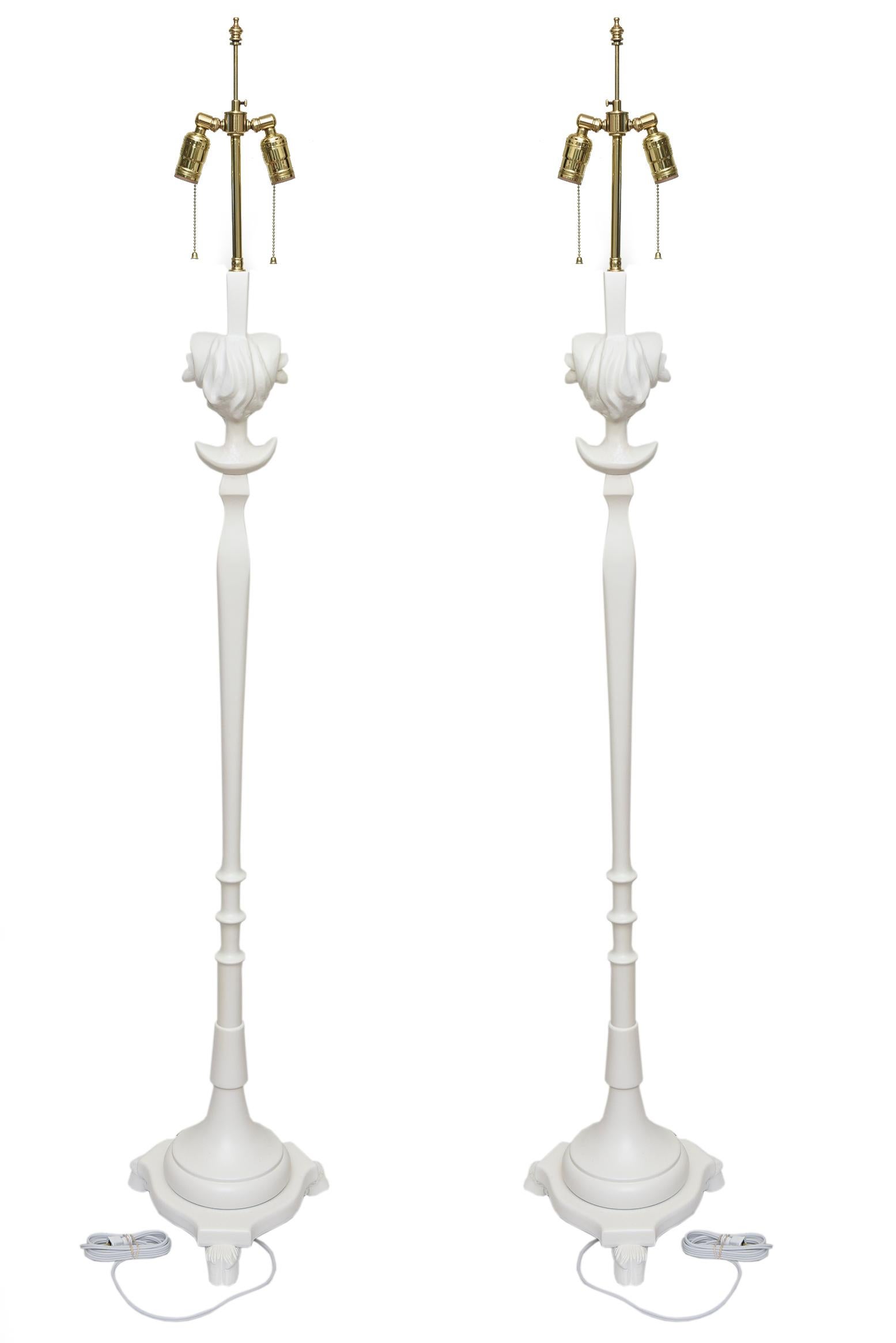 This fantastic pair of fully restored Sirmos vintage matt white painted Rams Head floor lamps are from 1975. The original brass armature fittings have all been polished and the lamps have been rewired. They are in the style of the plaster lamps by