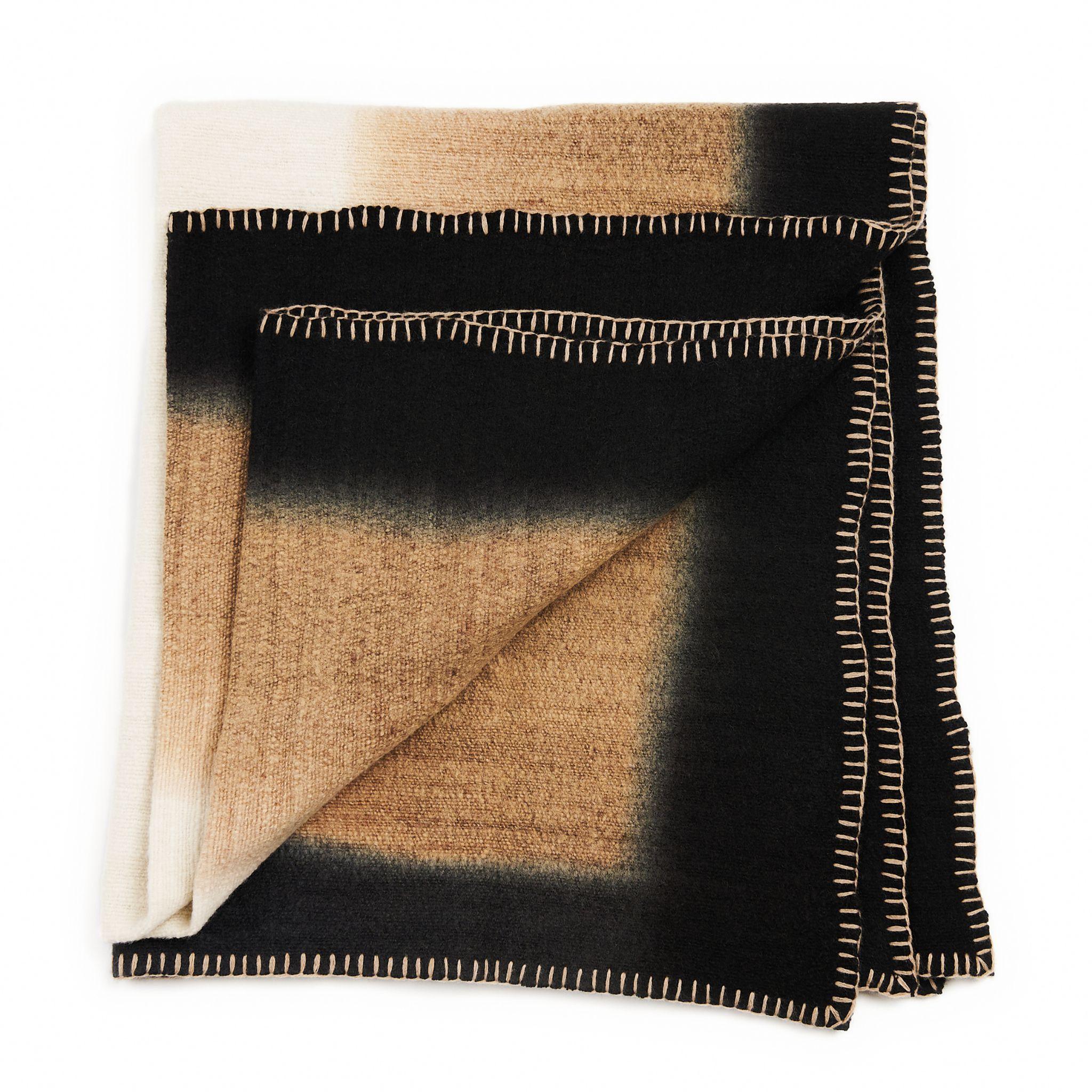 Siro, un giaciglio marrone e bianco con texture Ombreggiata in Merino filato a mano con orlo cucito a mano in vendita 5
