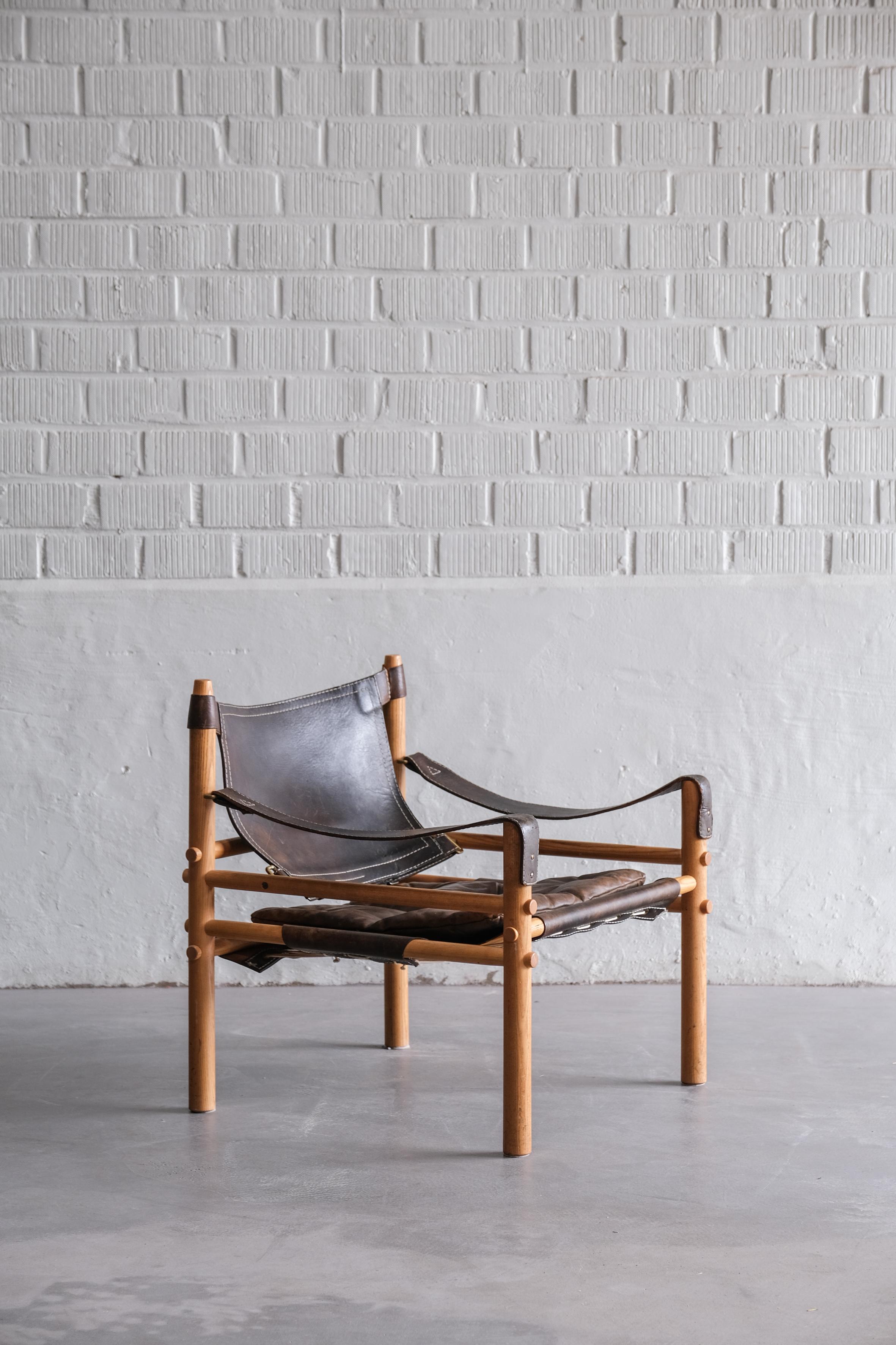 Original Arne Norell safari chair with beautiful patinated leather. 
Made out of wood, a few screws and leather. 

