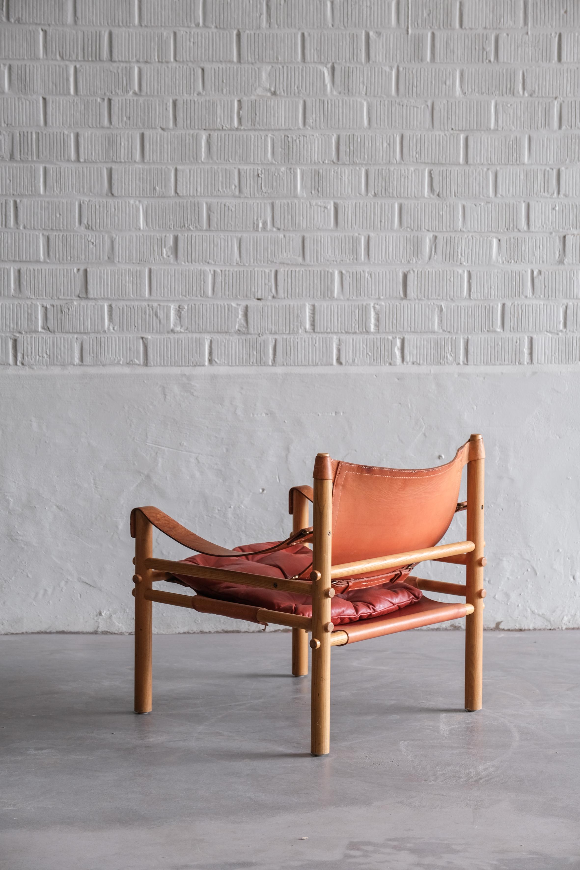 Sirocco Safari-Stuhl von Arne Norell aus rotem Leder, Schweden 1970 (Moderne der Mitte des Jahrhunderts) im Angebot