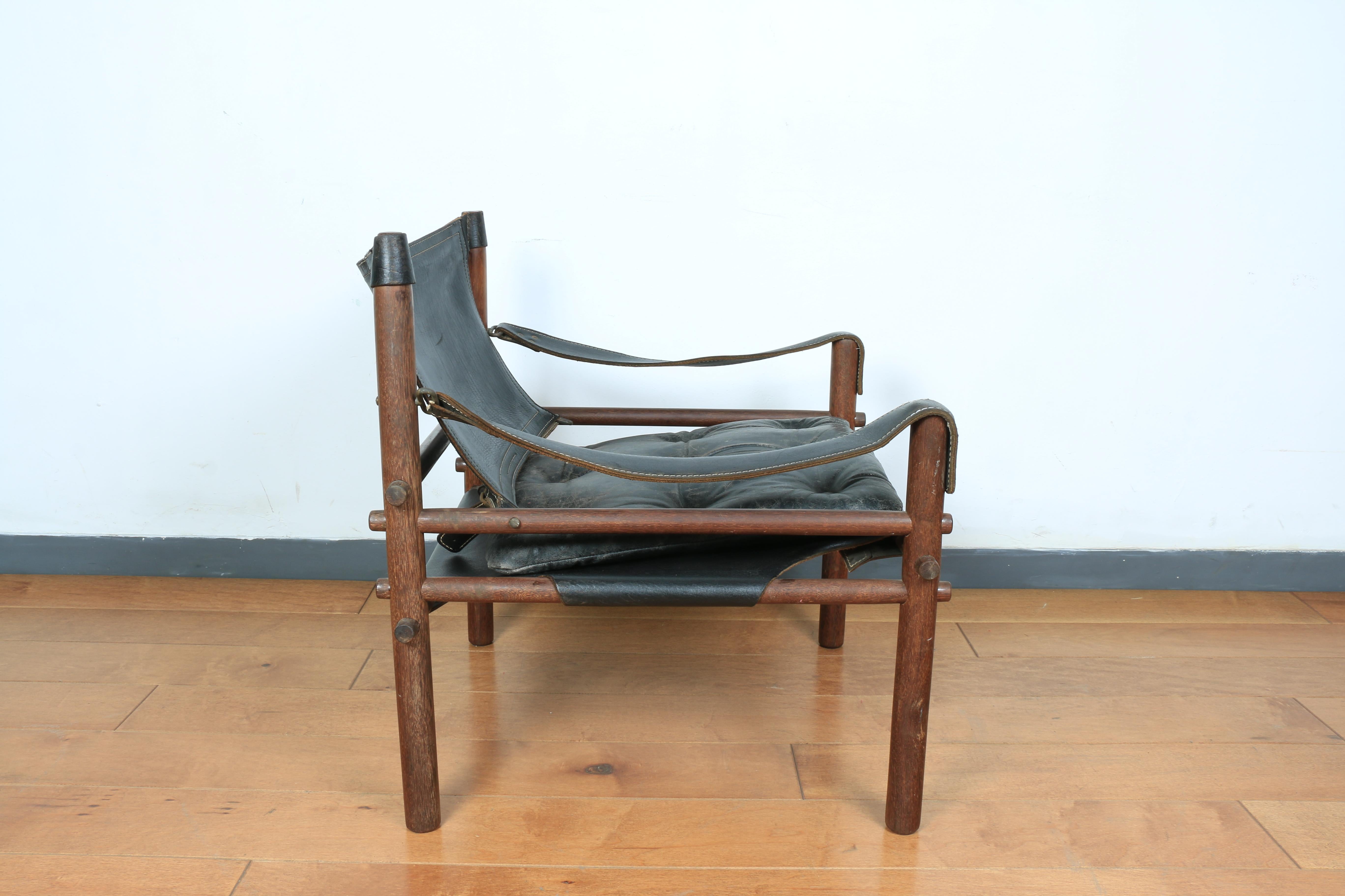Sirocco Safari Chair by Arne Norrel In Distressed Condition For Sale In North Hollywood, CA