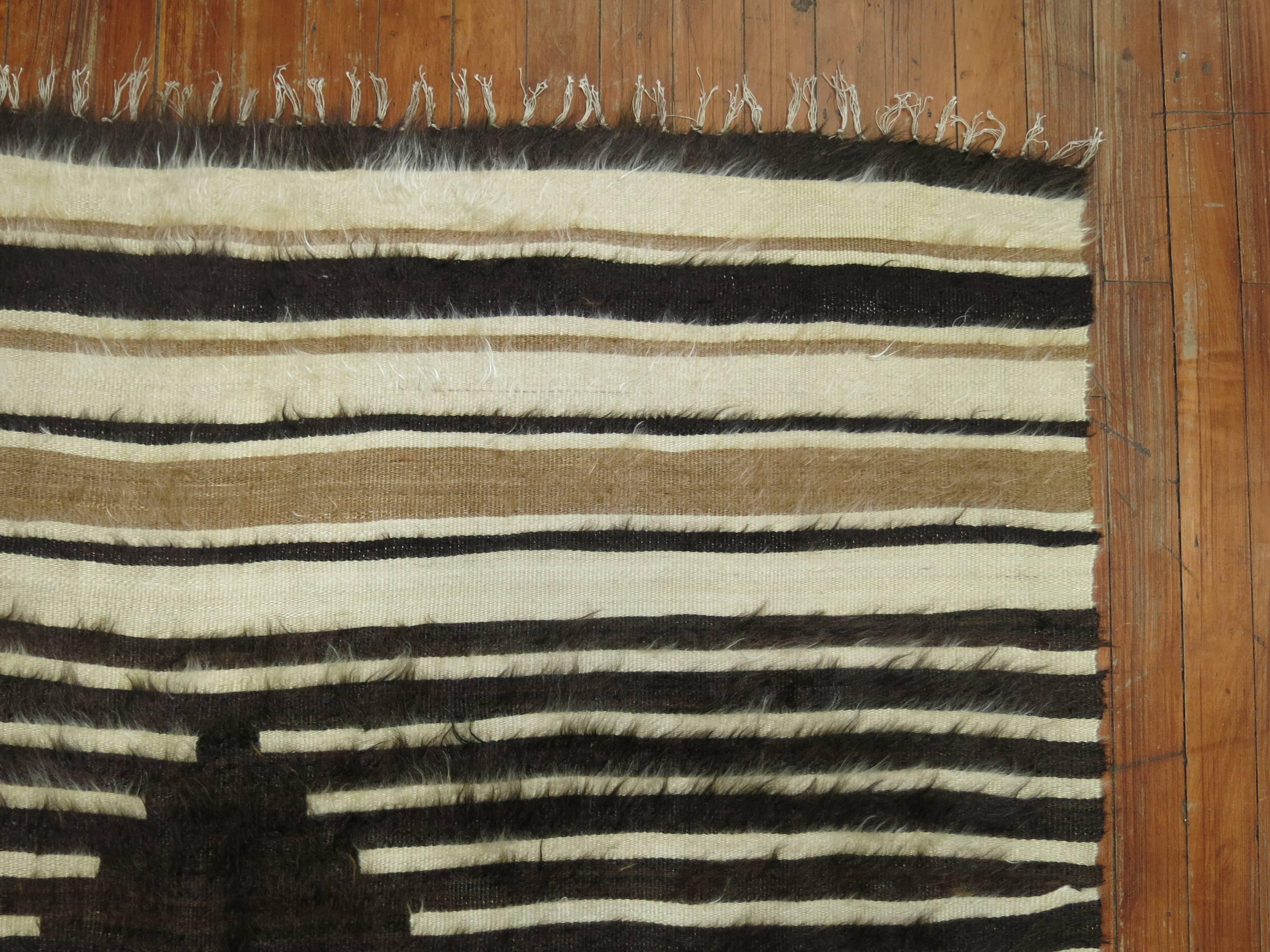 Zabihi Collectio nSirt Vintage Turkish Mohair Rug In Good Condition For Sale In New York, NY