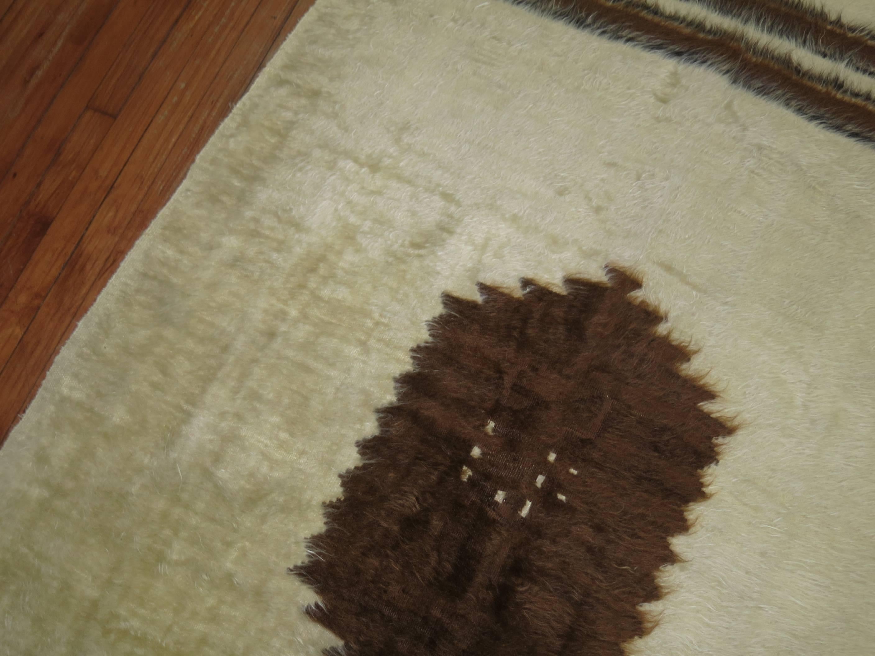 Sirt Vintage Turkish Rug In Excellent Condition For Sale In New York, NY