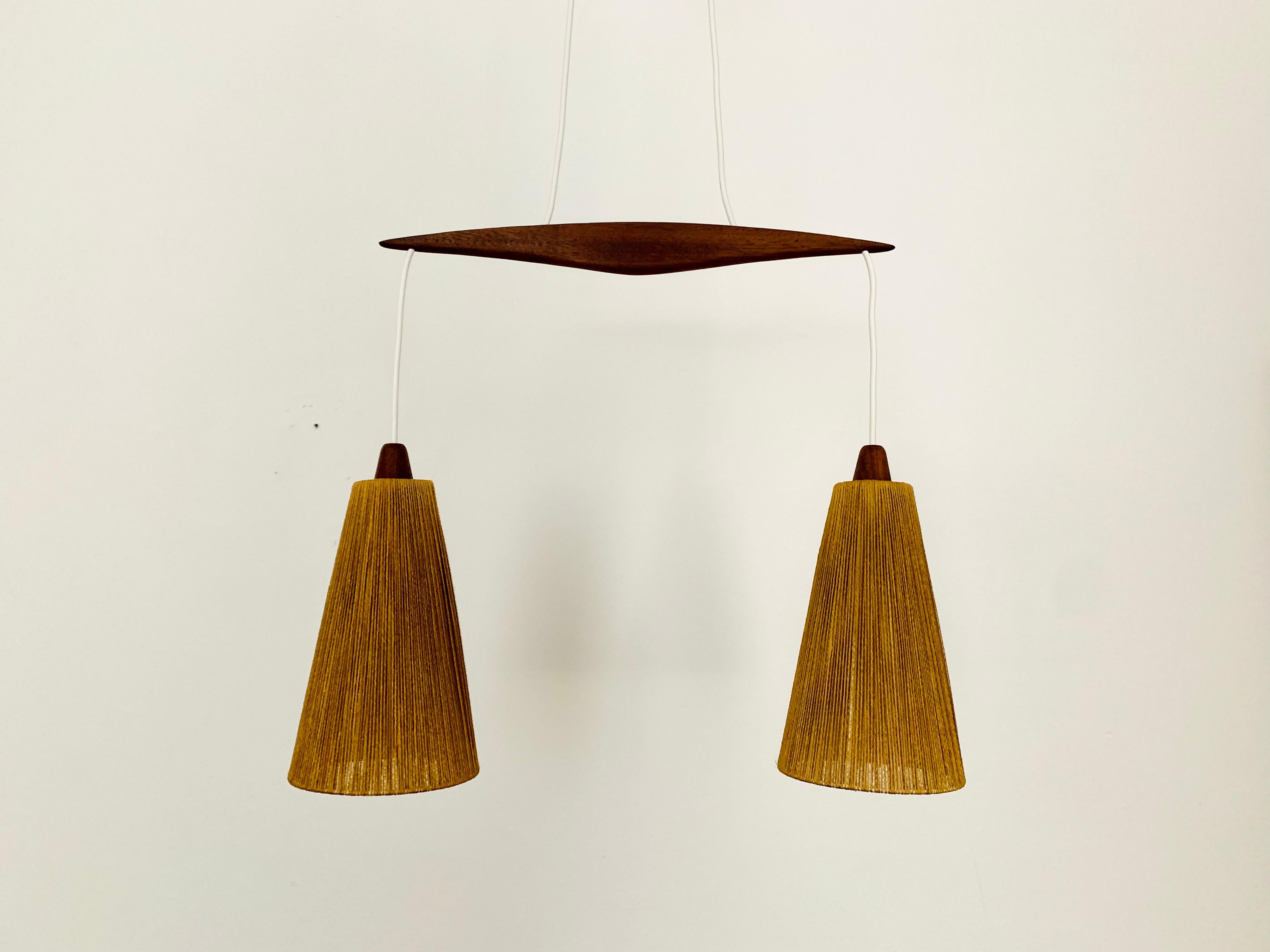 Beautiful sisal cascade lamp from the 1960s.
Great and unusual design with a fantastically comfortable look.
Very nice teak details and high-quality workmanship.
A spectacular play of light is created.

Manufacturer: Temde

Condition:

Very good