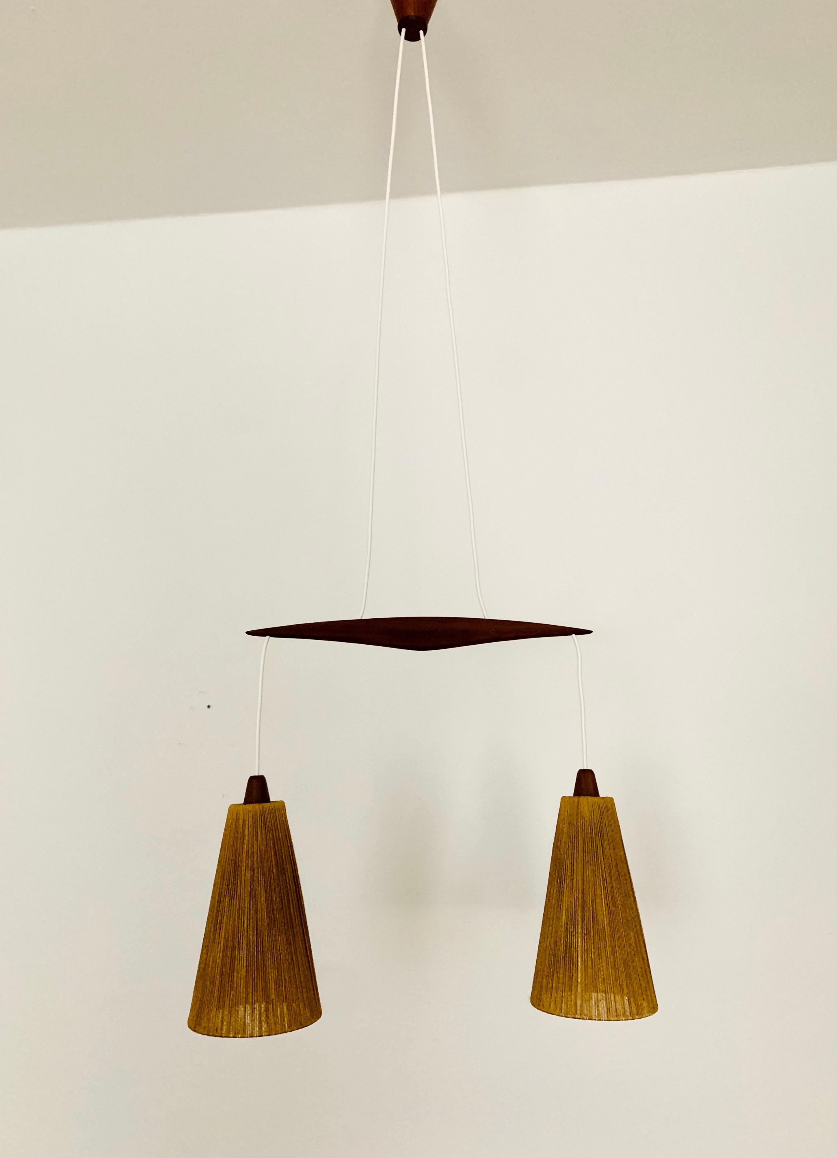 Scandinave moderne Lampe en sisal et teck Cascade par Temde en vente