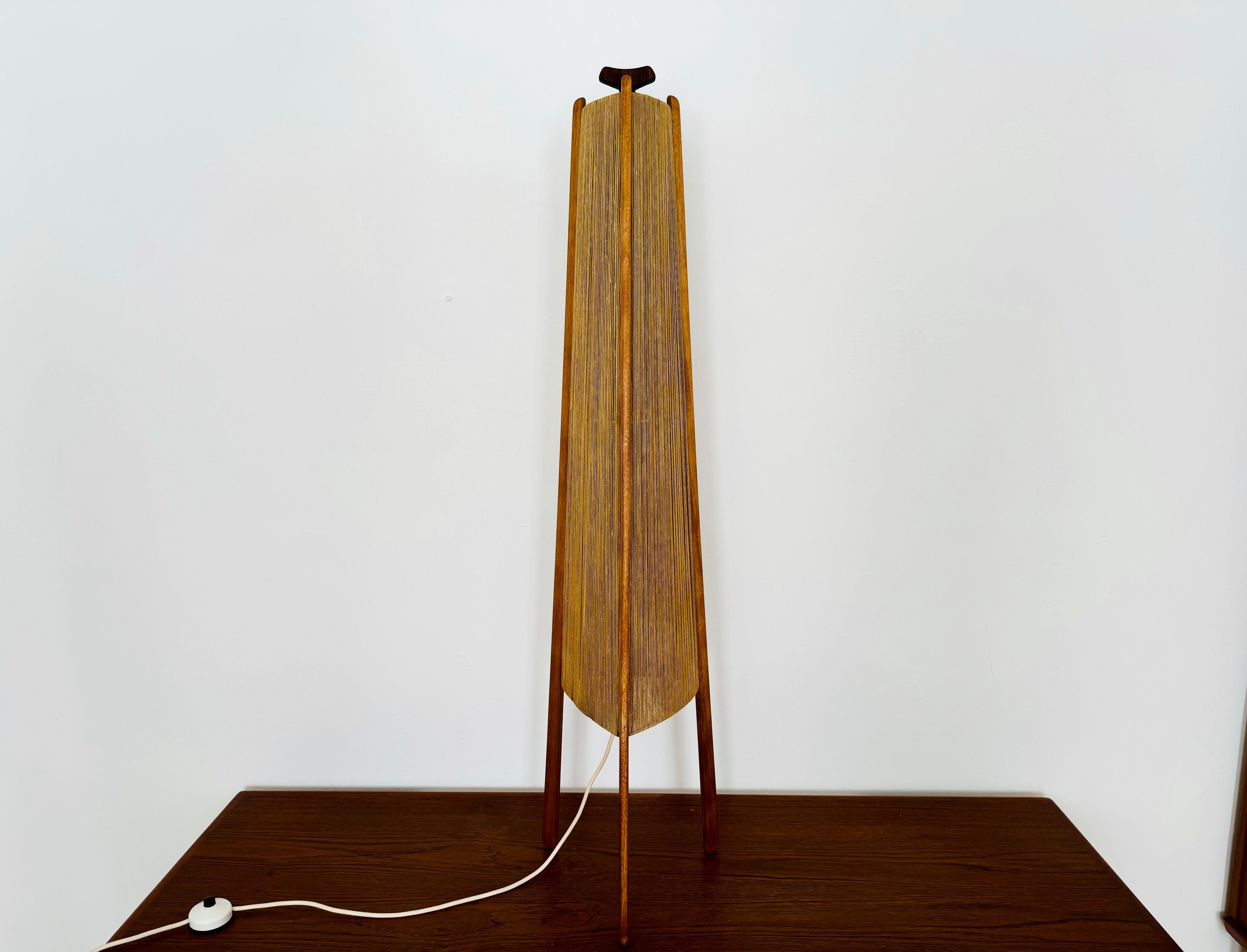 Scandinavo moderno Lampada da terra in Sisal e Teak di Temde in vendita