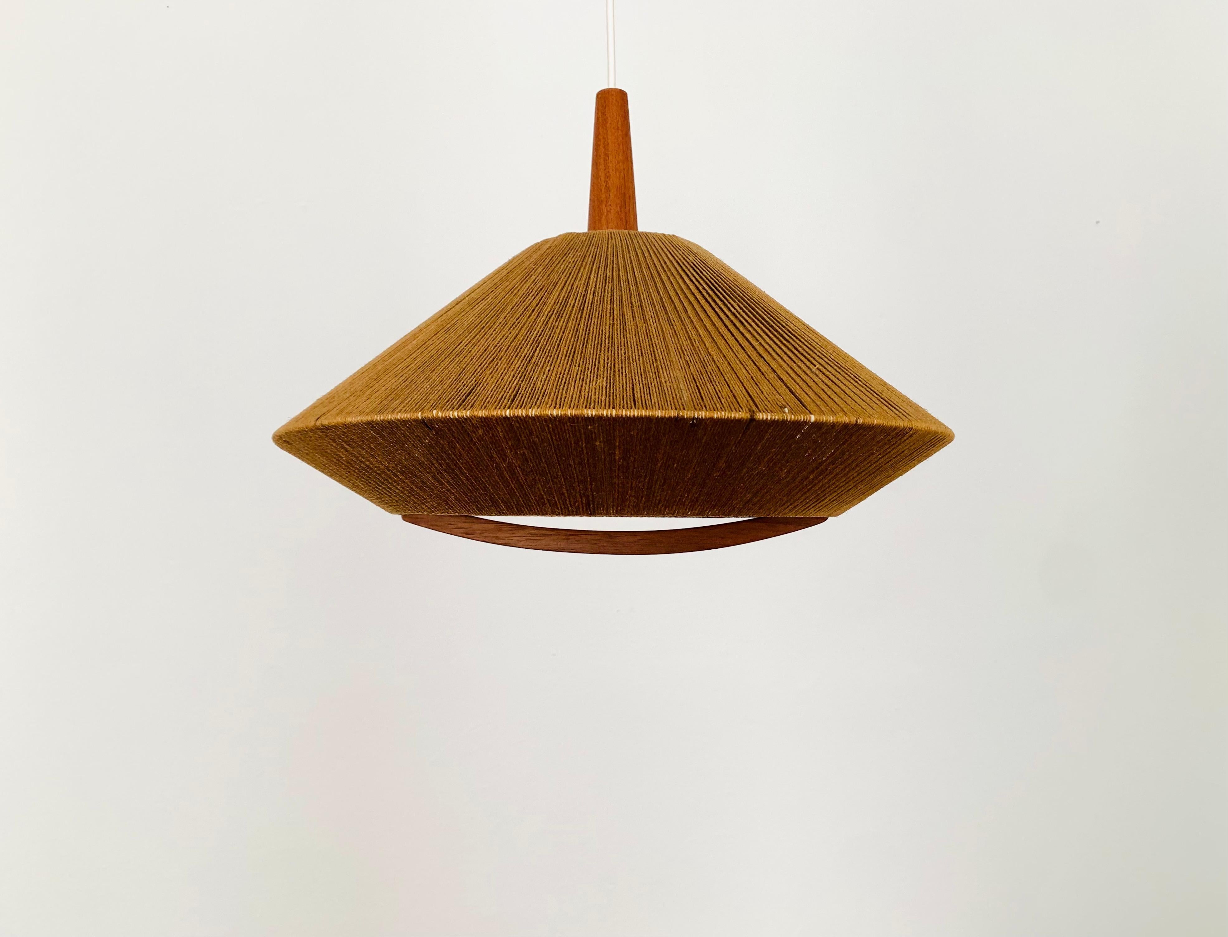 Beautiful raffia lamp from the 1960s.
Great and unusual design with a fantastically comfortable look.
Very nice teak details and high-quality workmanship.
A spectacular play of light is created.

Manufacturer: Temde

Condition:

Very good