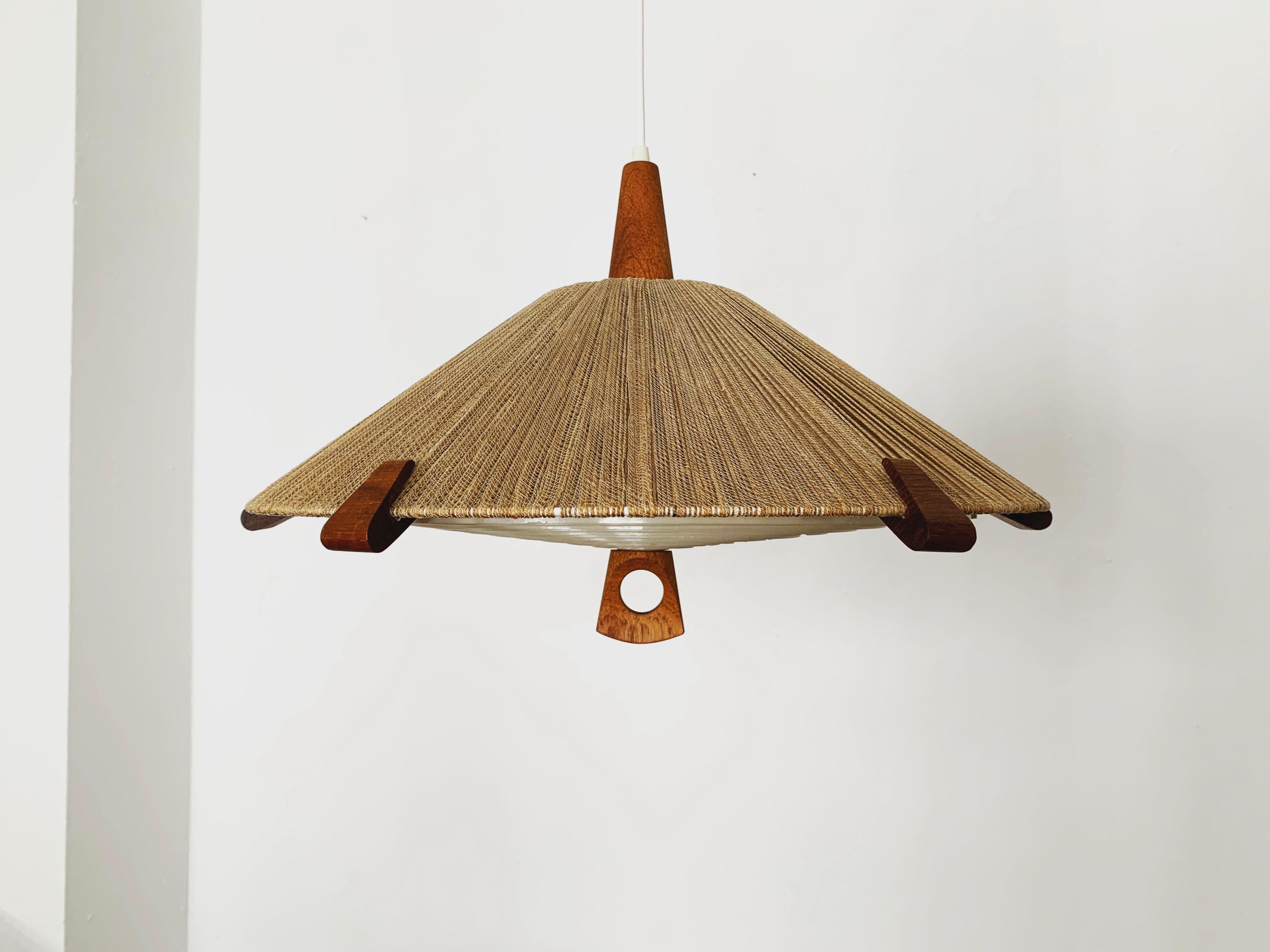 Scandinavo moderno Lampada a sospensione in Sisal e Teak di Temde in vendita
