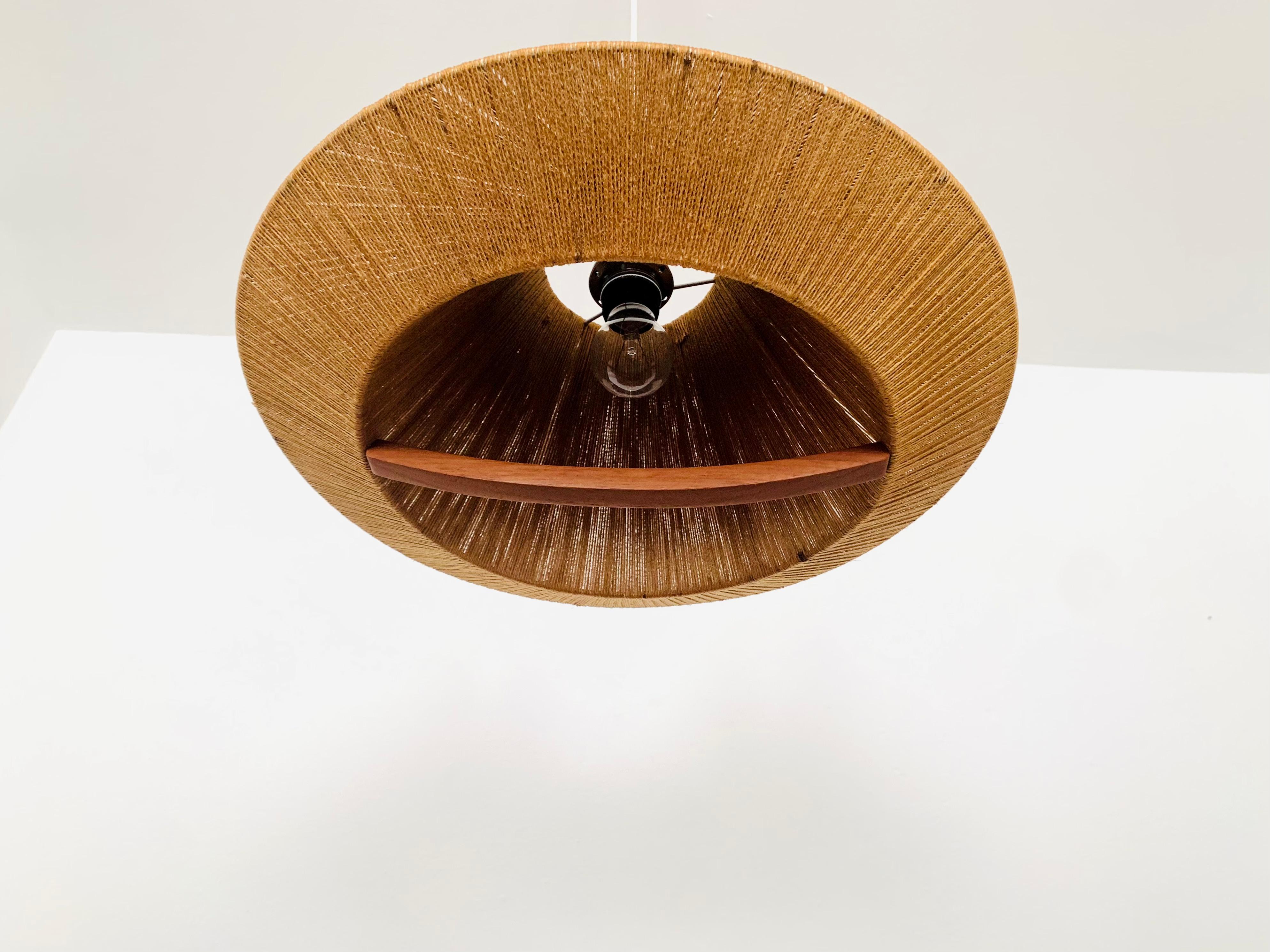 Metà XX secolo Lampada a sospensione in Sisal e Teak di Temde in vendita