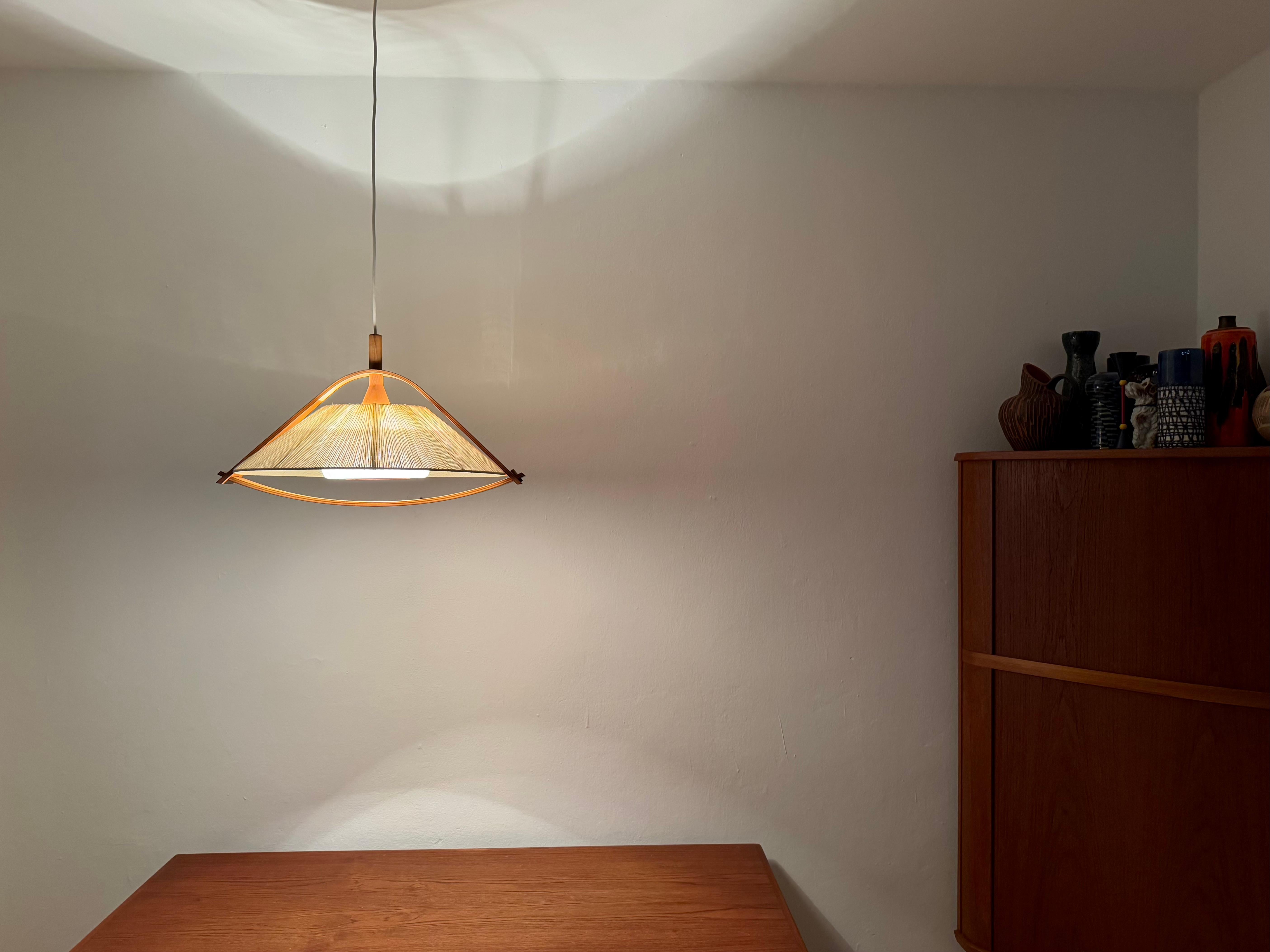 Pendelleuchte aus Sisal und Walnussholz von Temde im Angebot 4