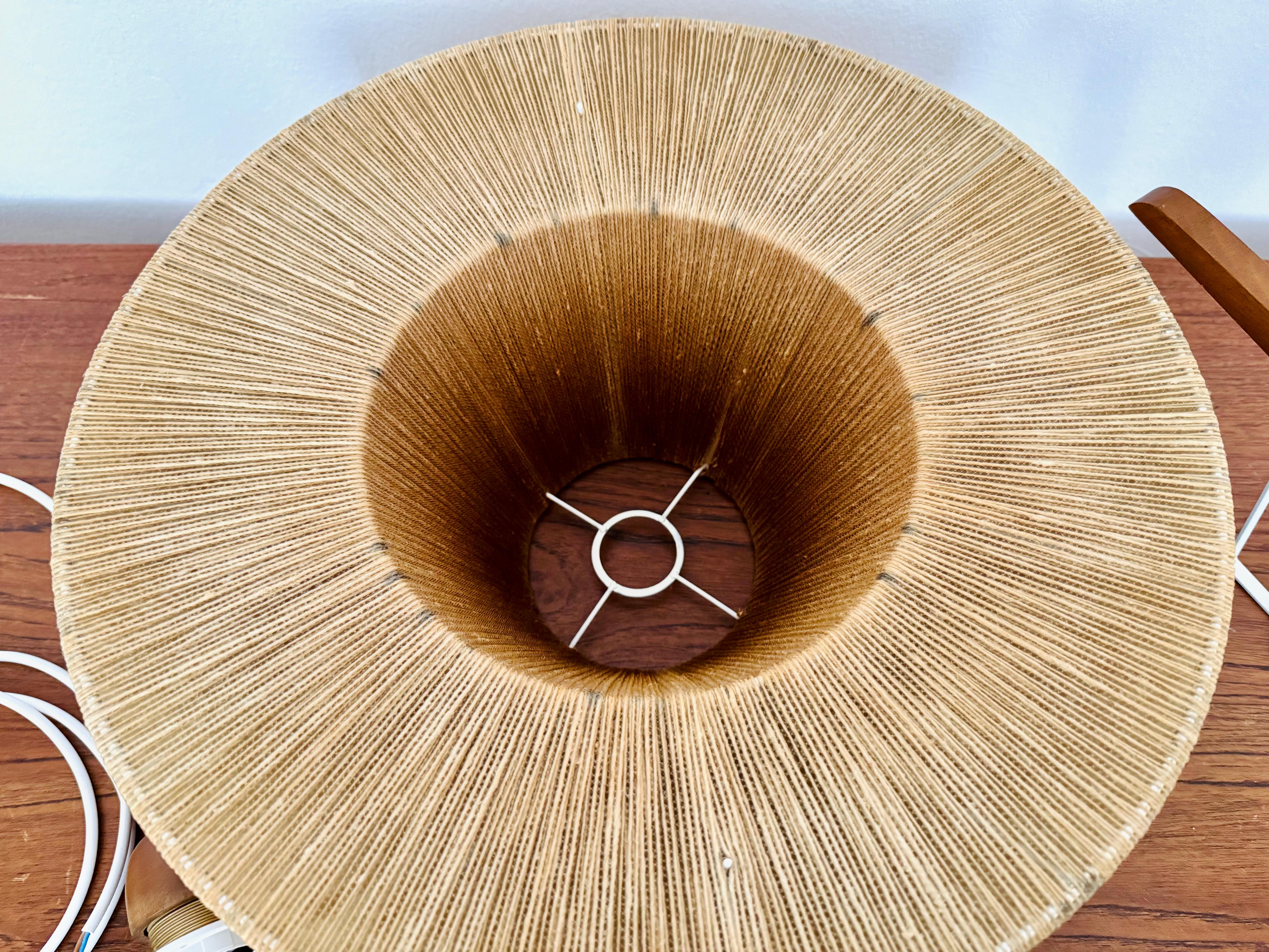 Pendelleuchte aus Sisal und Walnussholz von Temde im Angebot 6
