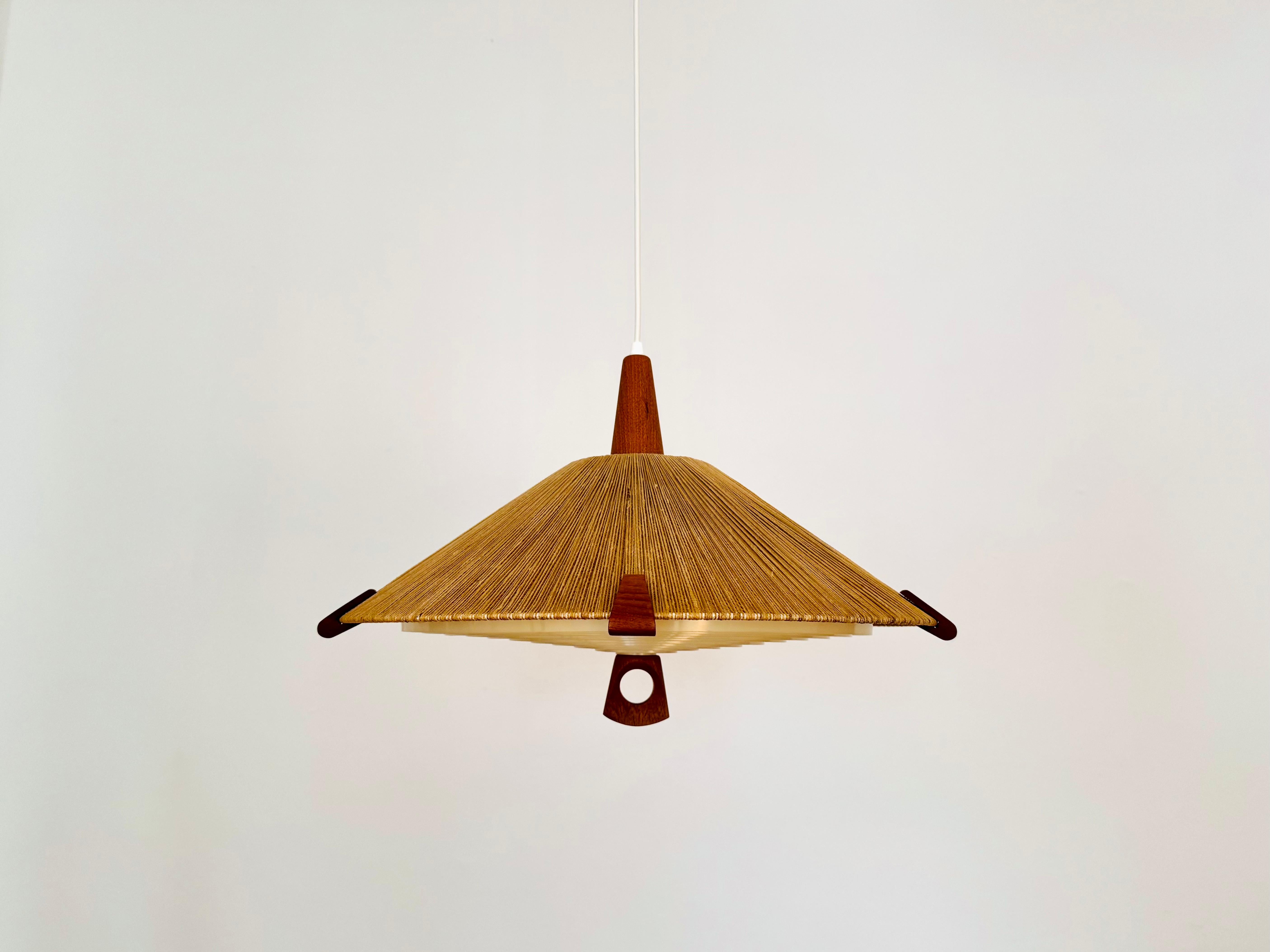 Scandinavo moderno Lampada a sospensione in Sisal e Teak di Temde in vendita