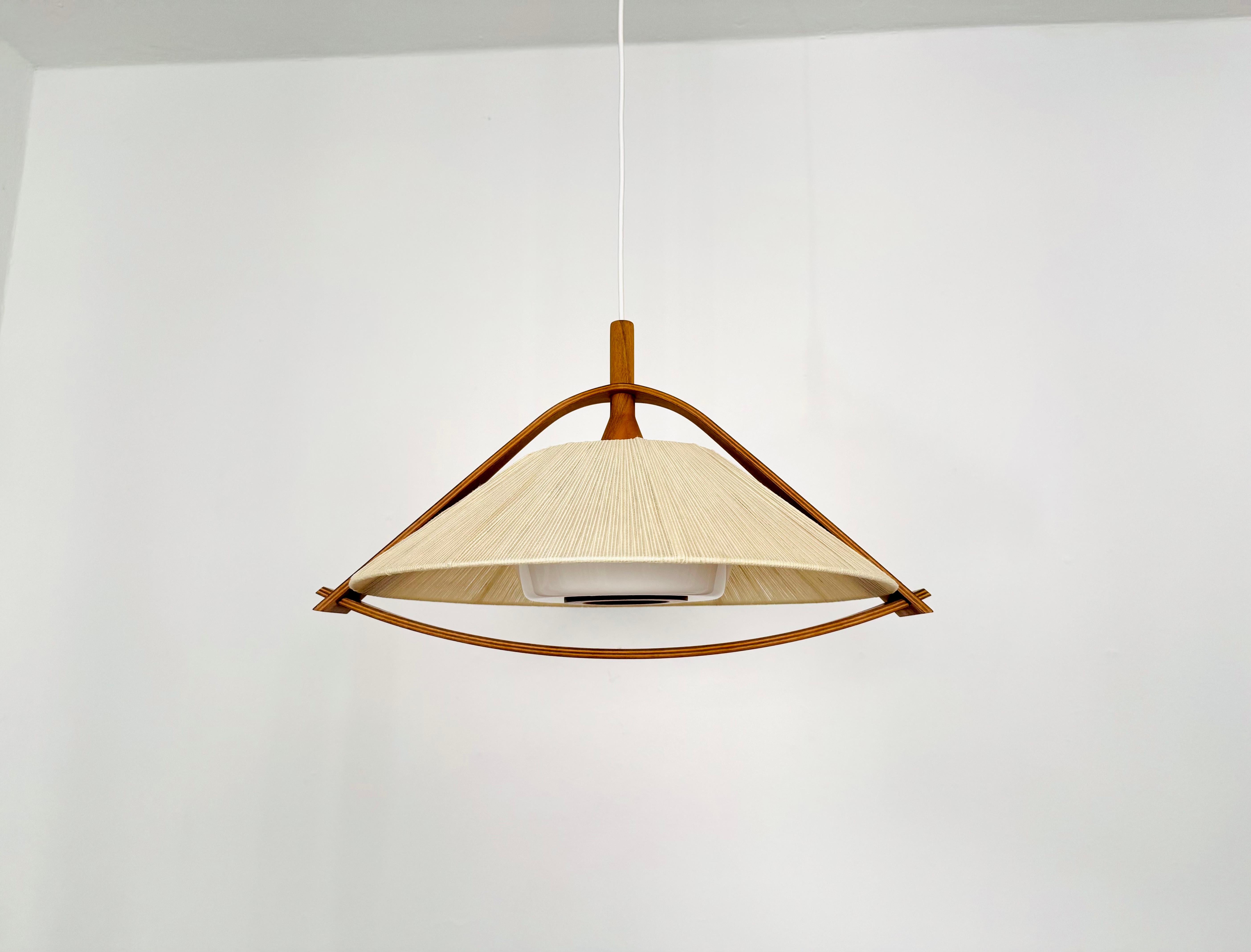 Pendelleuchte aus Sisal und Walnussholz von Temde (Skandinavische Moderne) im Angebot