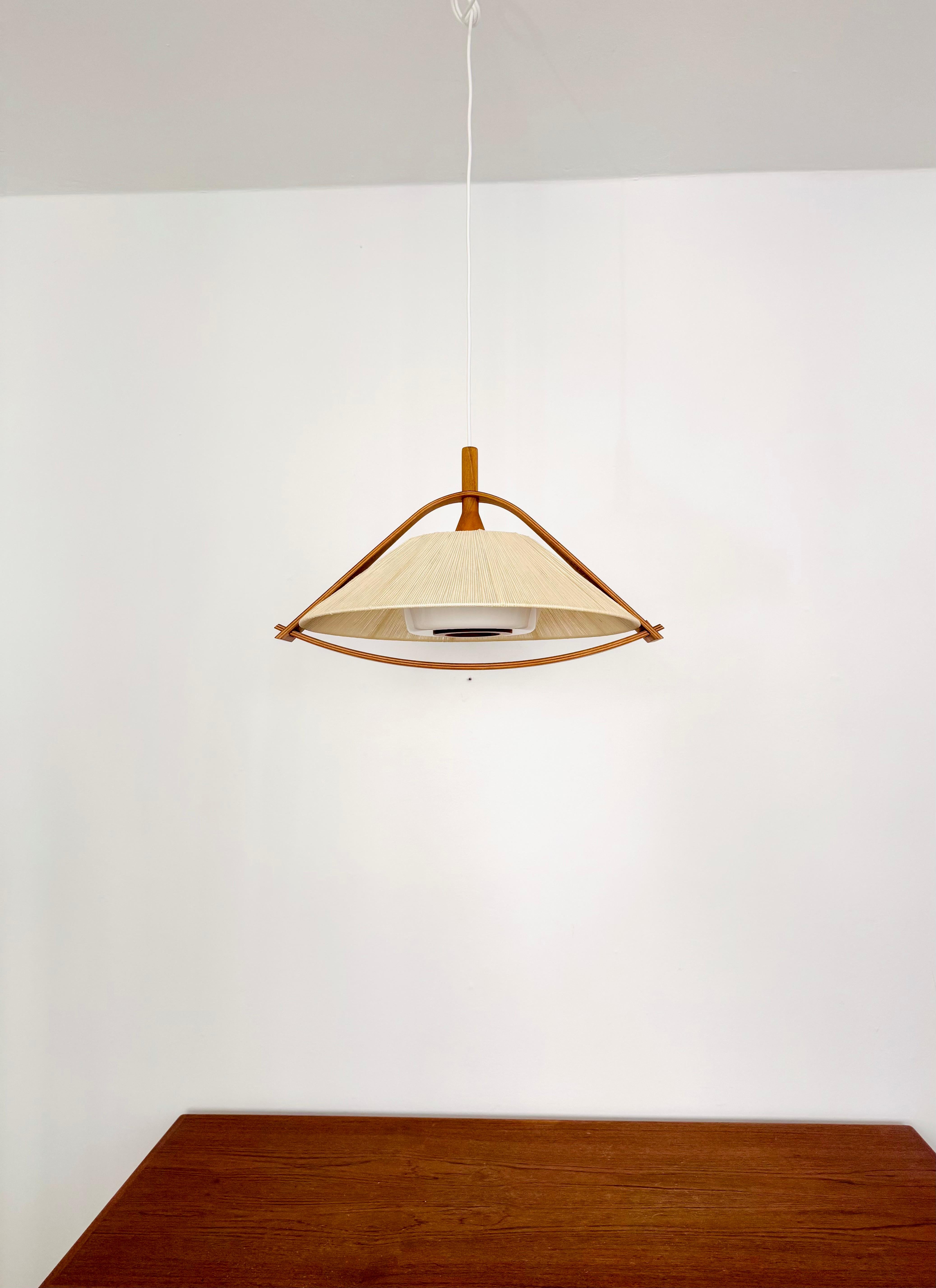 Pendelleuchte aus Sisal und Walnussholz von Temde (Deutsch) im Angebot