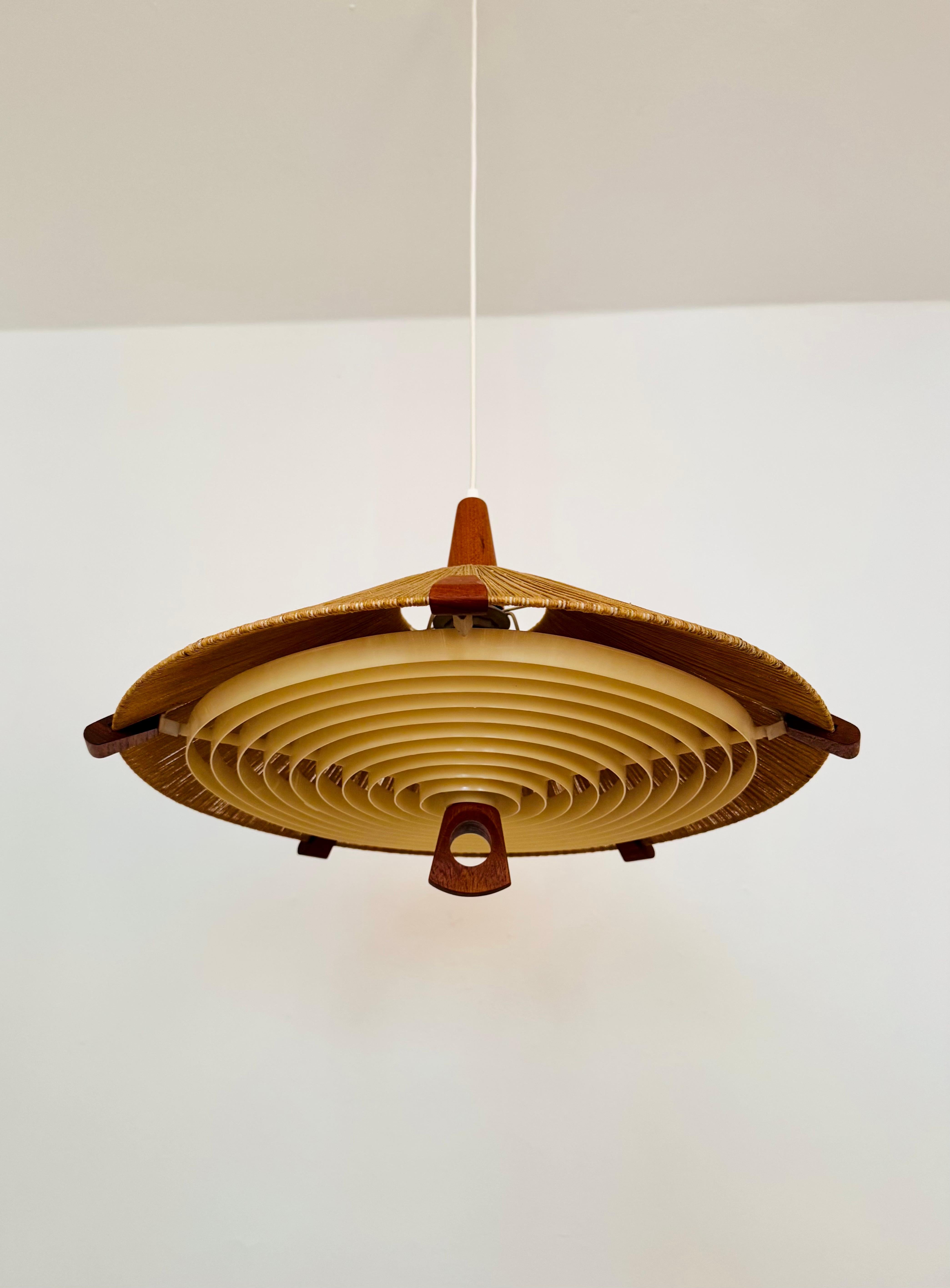 Metà XX secolo Lampada a sospensione in Sisal e Teak di Temde in vendita