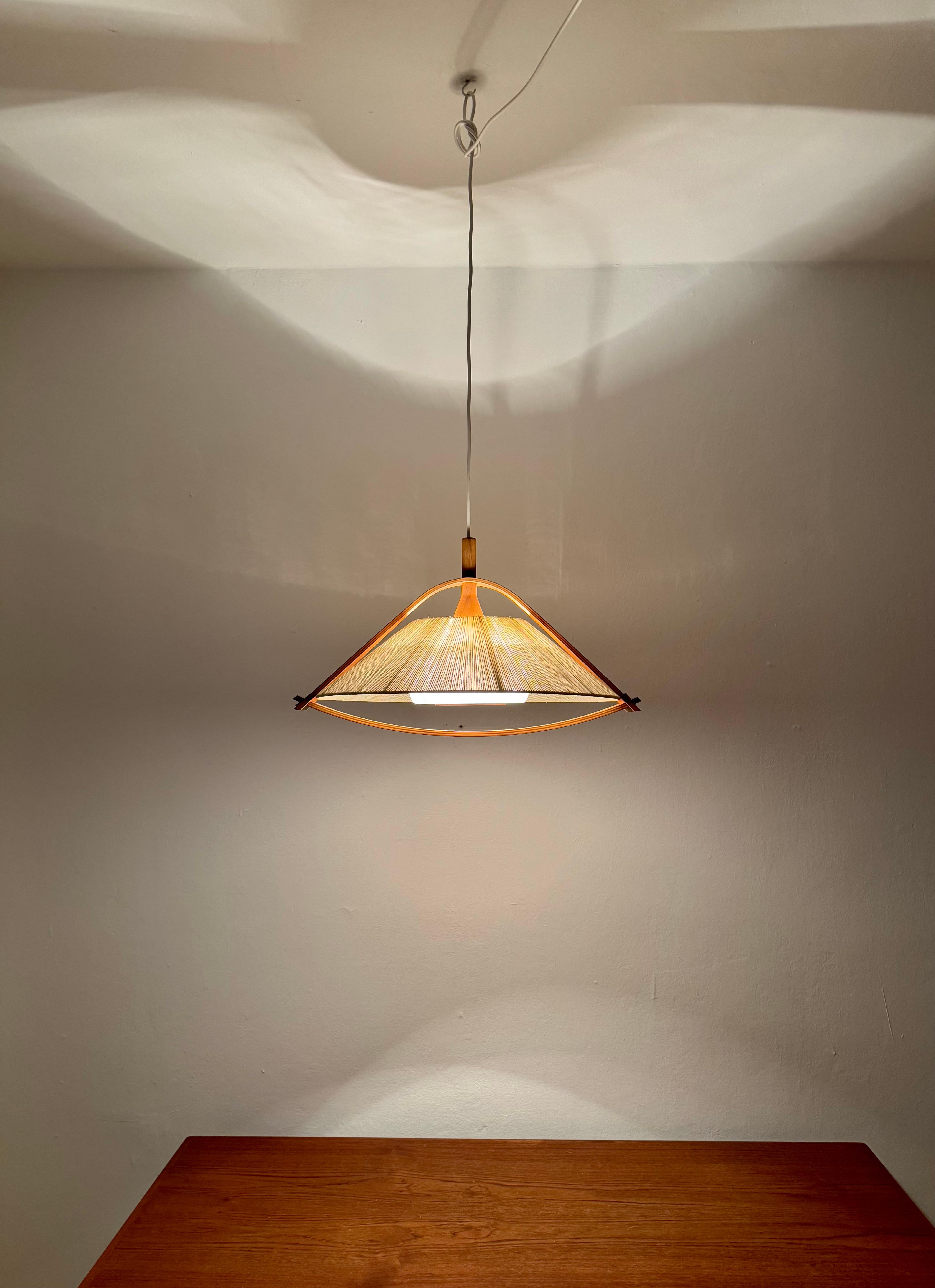 Pendelleuchte aus Sisal und Walnussholz von Temde im Angebot 2