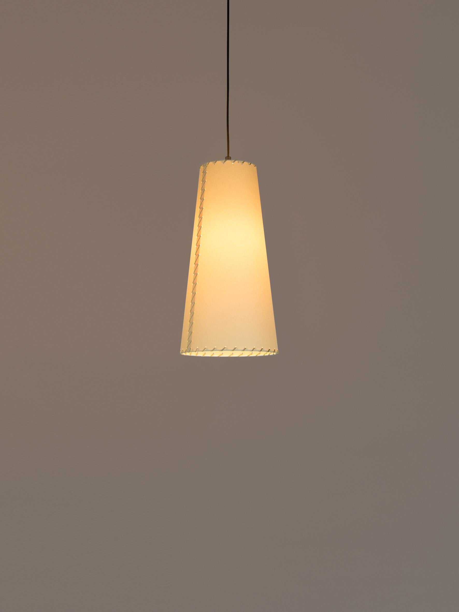 Sísísí Cónicas largas MT2 pendant lamp by Gabriel Ordeig Cole
Dimensions: D 20 x H 40 cm
Materials: Metal, stitched parchment.

The GT4 and MT2 lamps consist of a conical shade made of stitched cardboard, to be repeated in spaces where a warm