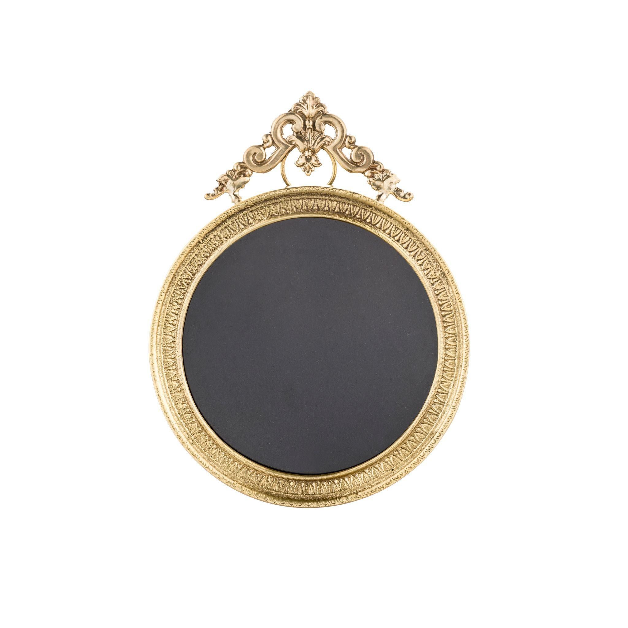 Add some regal charm to your home decor with our Sissi brass frame featuring an exquisite triangle decoration. This elegant and unique piece is perfect for displaying your favorite memories and adding a touch of sophistication to any room. Shop now