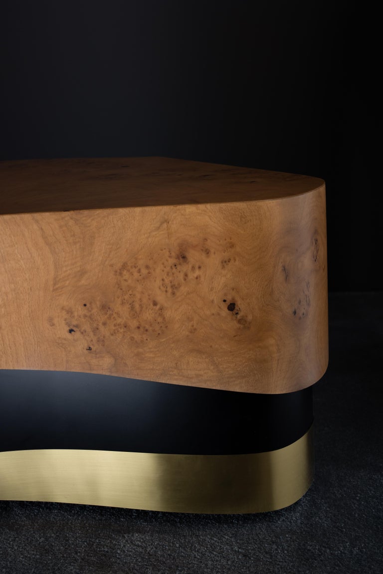 Sistelo Coffee Table Oak Root Brushed Brass Black and Champagne Lacquered For Sale 2