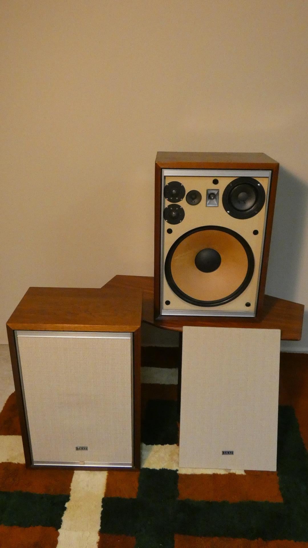 Sistema de 6 altavoces de 5 vías modelo Sw-170a de Akai Electric Co., Tokio 1