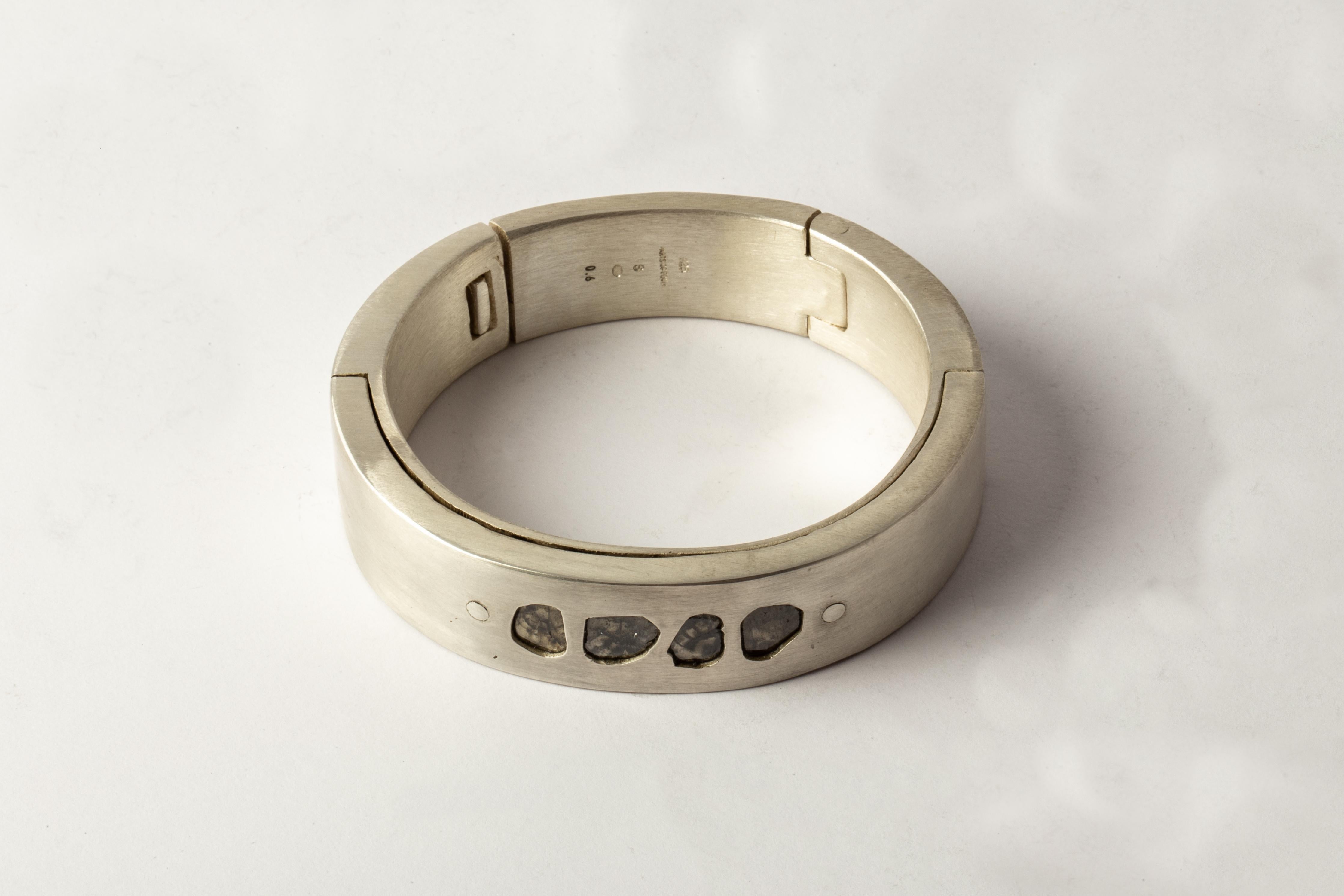 Sistema Bracelet v2 (1.6 CT, 4 Diamond Slabs, 17mm, MA+DIA) In New Condition For Sale In Paris, FR
