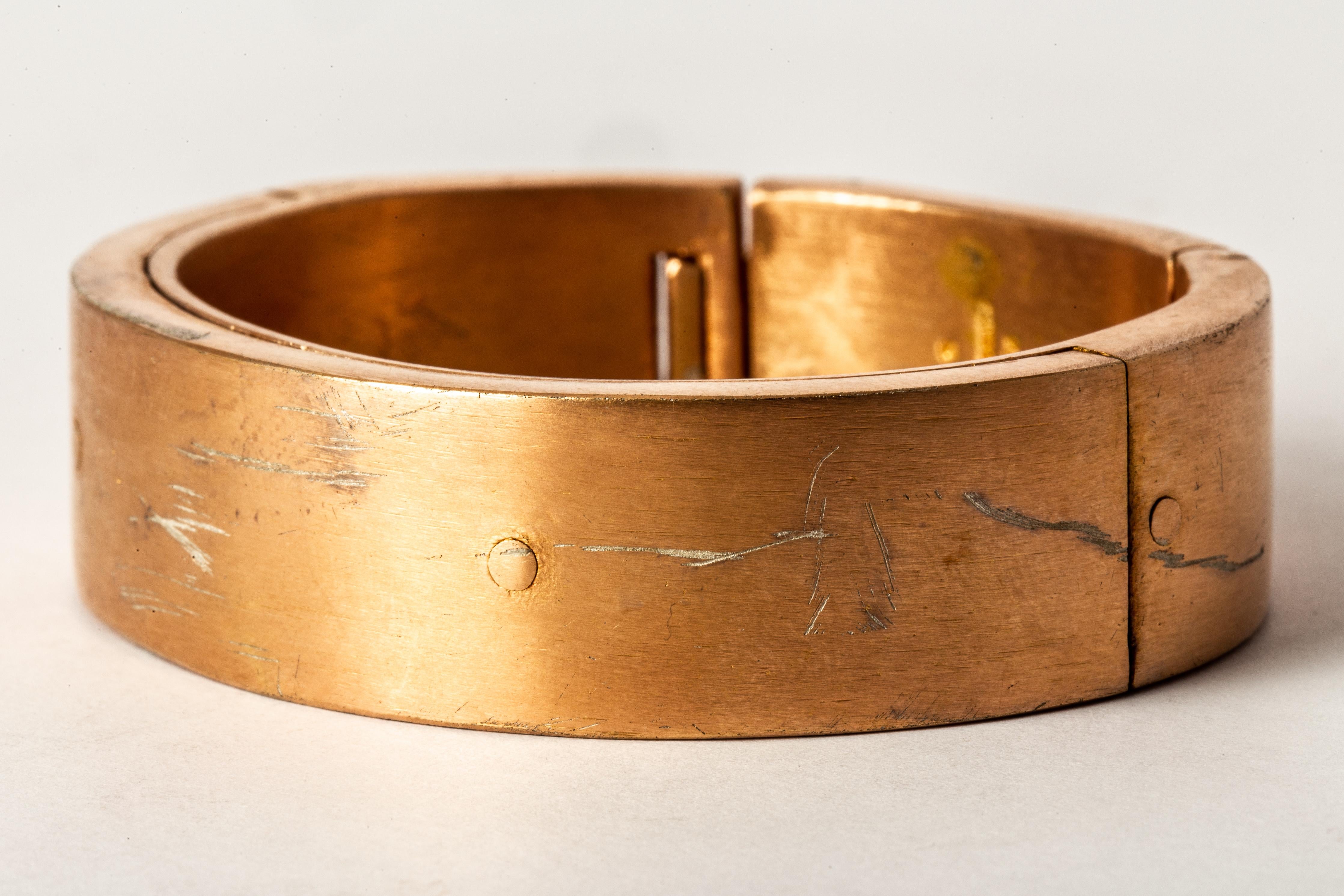 Bracelet in sterling silver, 18k solid rose gold plated on the surface and then dipped in acid to create distressed look. The Sistema series expresses the core principle of P/4 which is modularity. The 