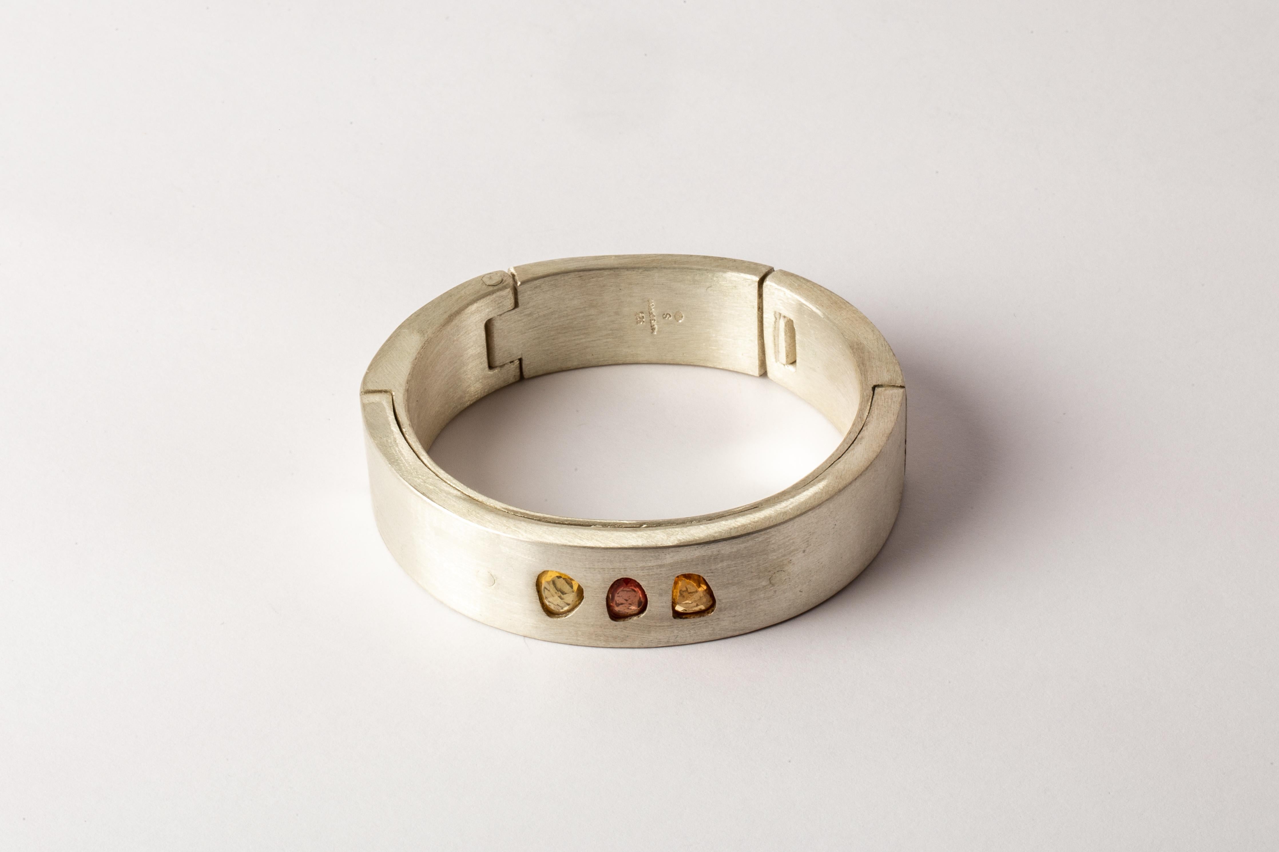 Bracelet Sistema v2 (2,87 ct, 3 pierres, dalle à facettes de saphir, 17 mm, MA+SAF) Neuf - En vente à PARIS, FR