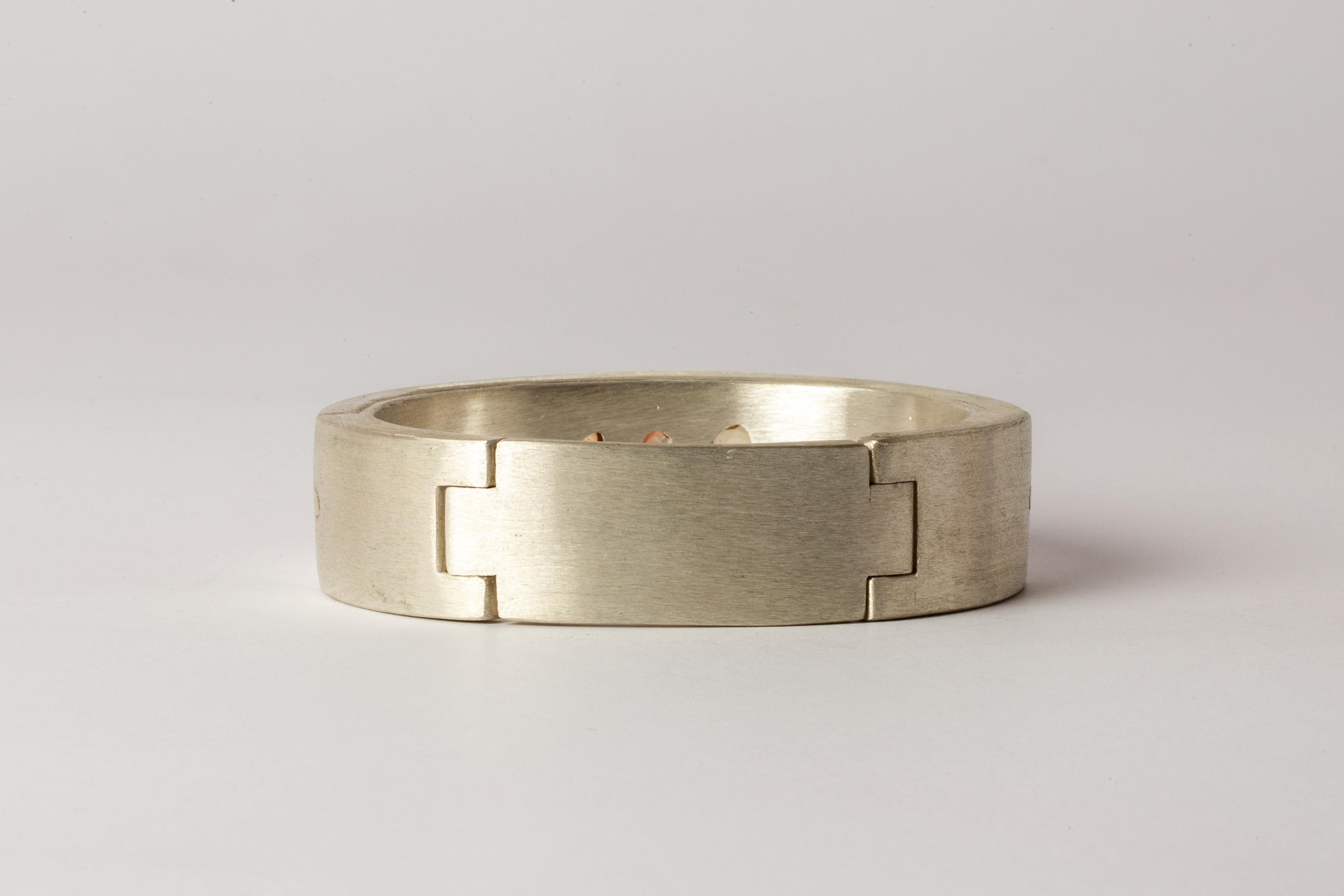 Bracelet Sistema v2 (2,87 ct, 3 pierres, dalle à facettes de saphir, 17 mm, MA+SAF) Unisexe en vente